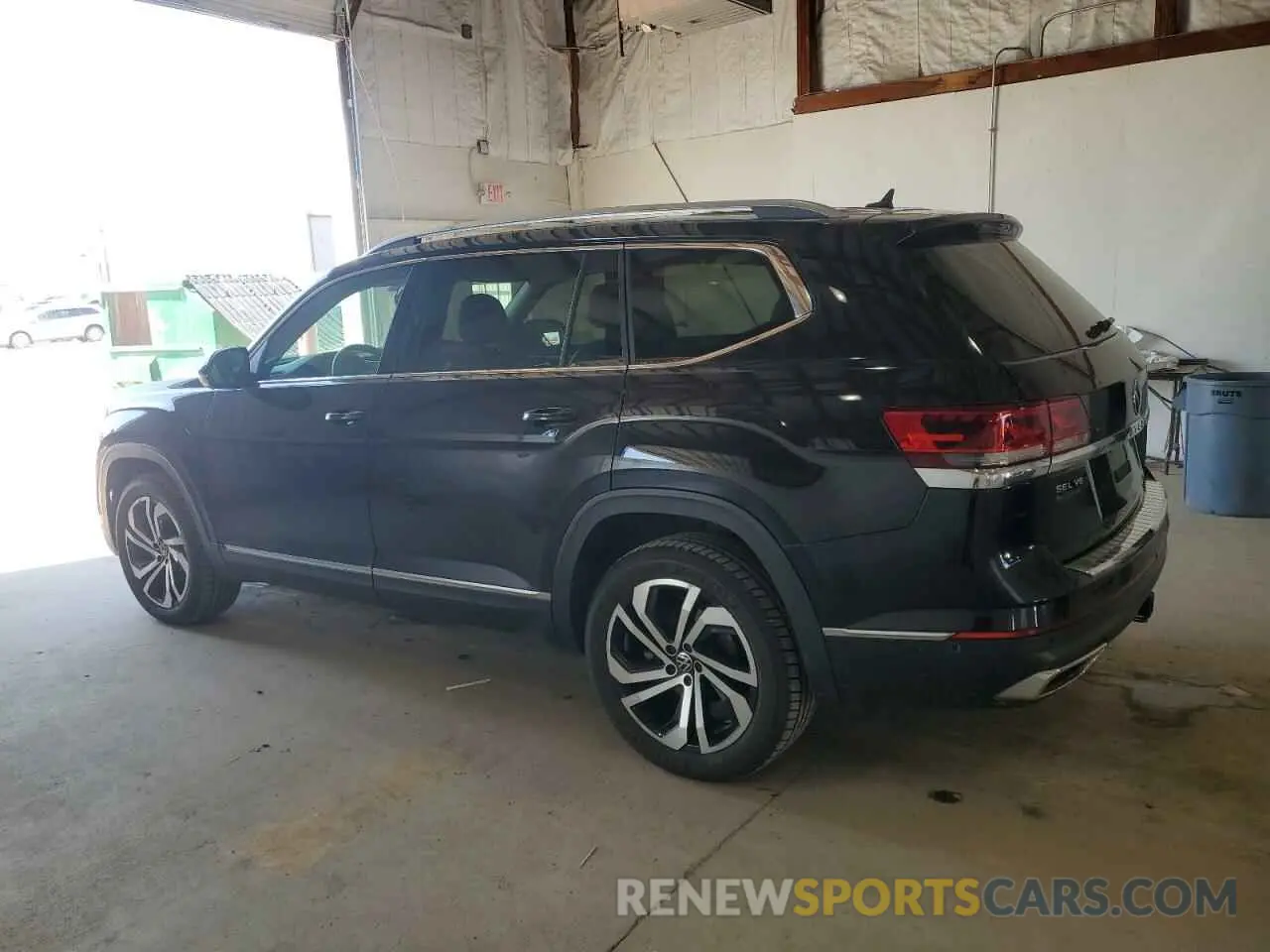 2 Photograph of a damaged car 1V2TR2CA8MC529511 VOLKSWAGEN ATLAS 2021