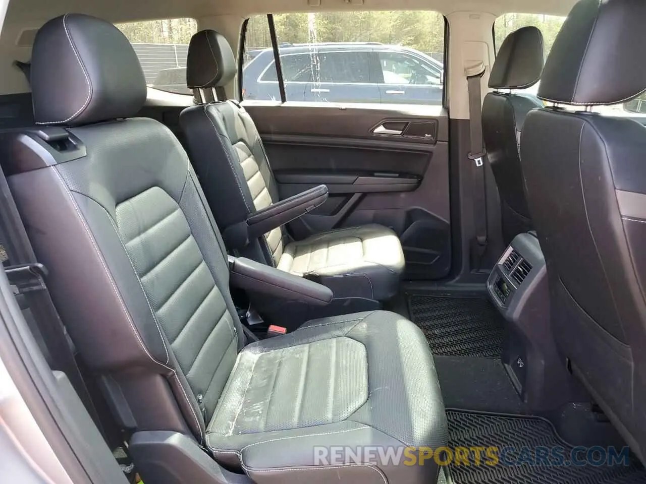 11 Photograph of a damaged car 1V2TR2CA9MC506898 VOLKSWAGEN ATLAS 2021