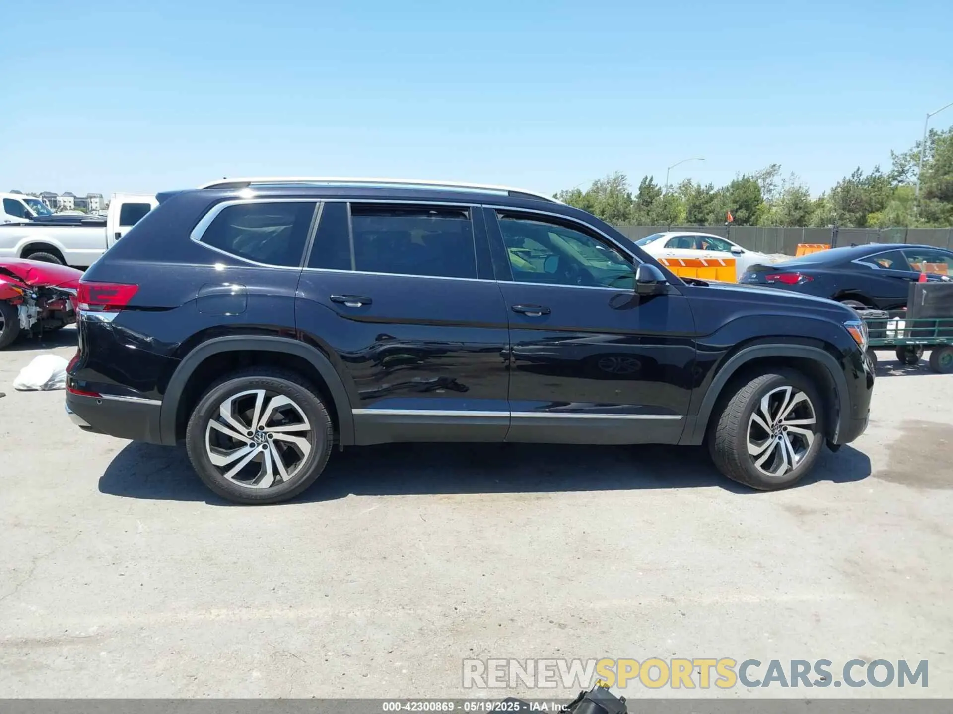 13 Photograph of a damaged car 1V2TR2CA9MC598336 VOLKSWAGEN ATLAS 2021