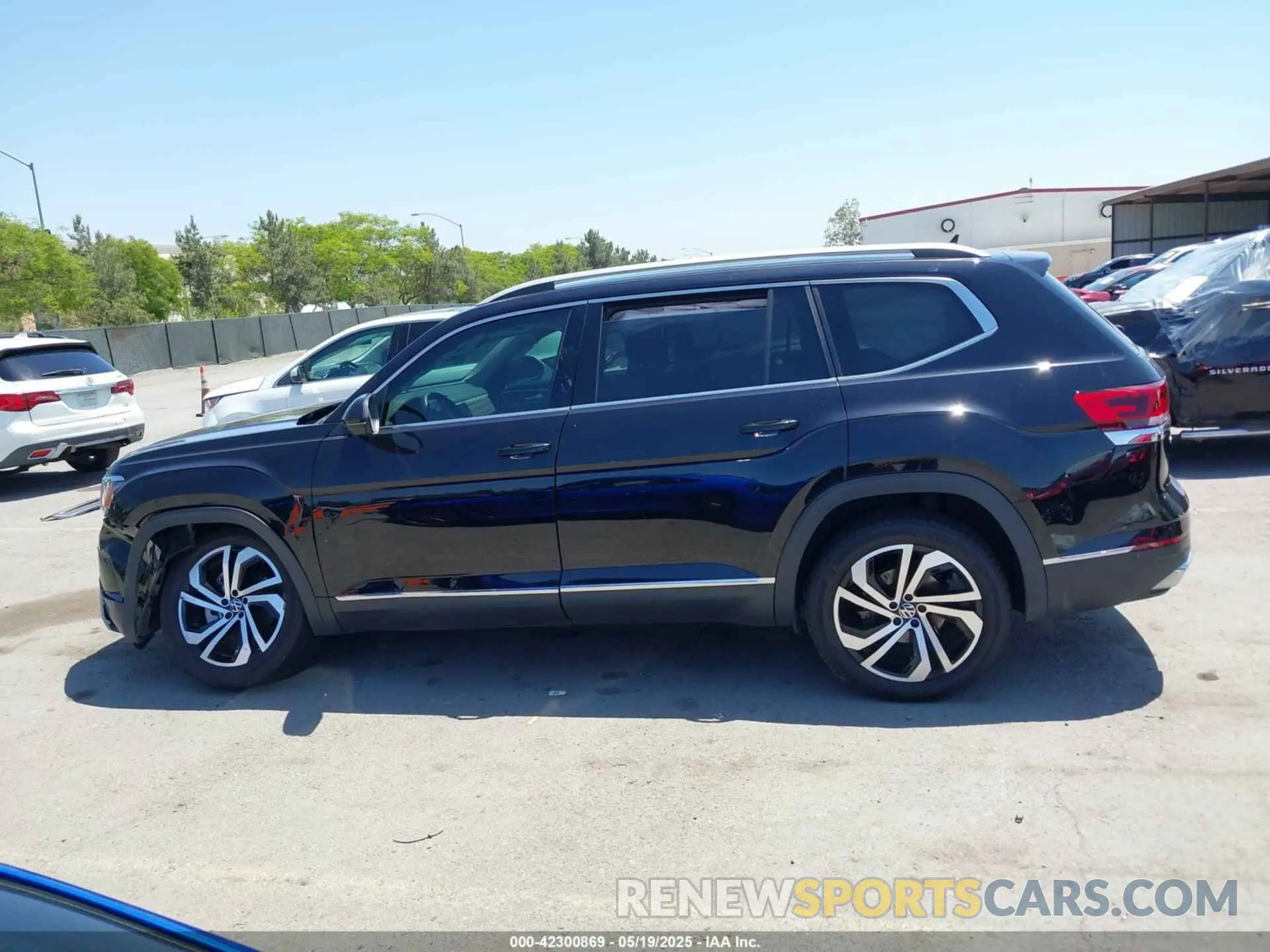 14 Photograph of a damaged car 1V2TR2CA9MC598336 VOLKSWAGEN ATLAS 2021