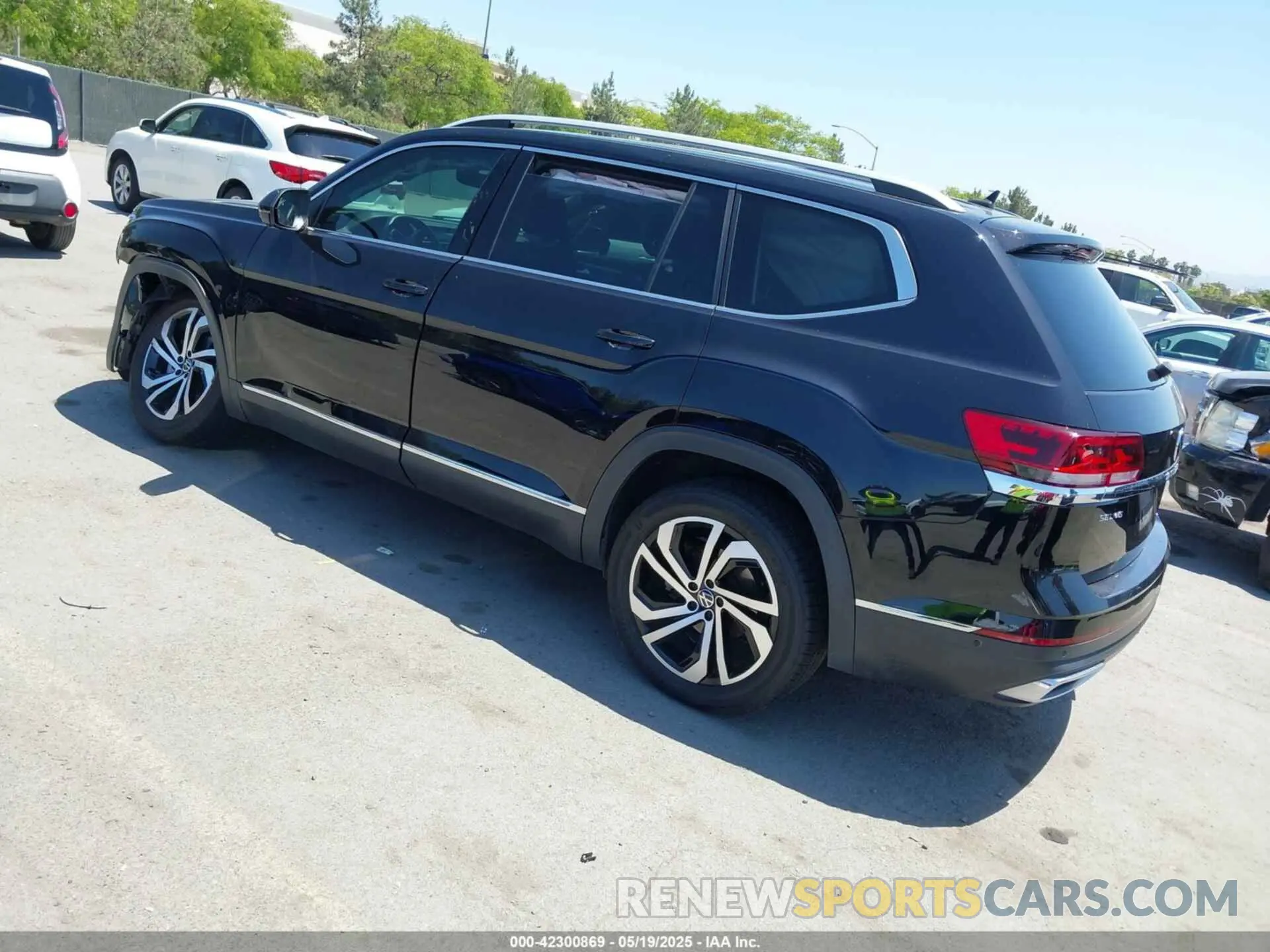 3 Photograph of a damaged car 1V2TR2CA9MC598336 VOLKSWAGEN ATLAS 2021