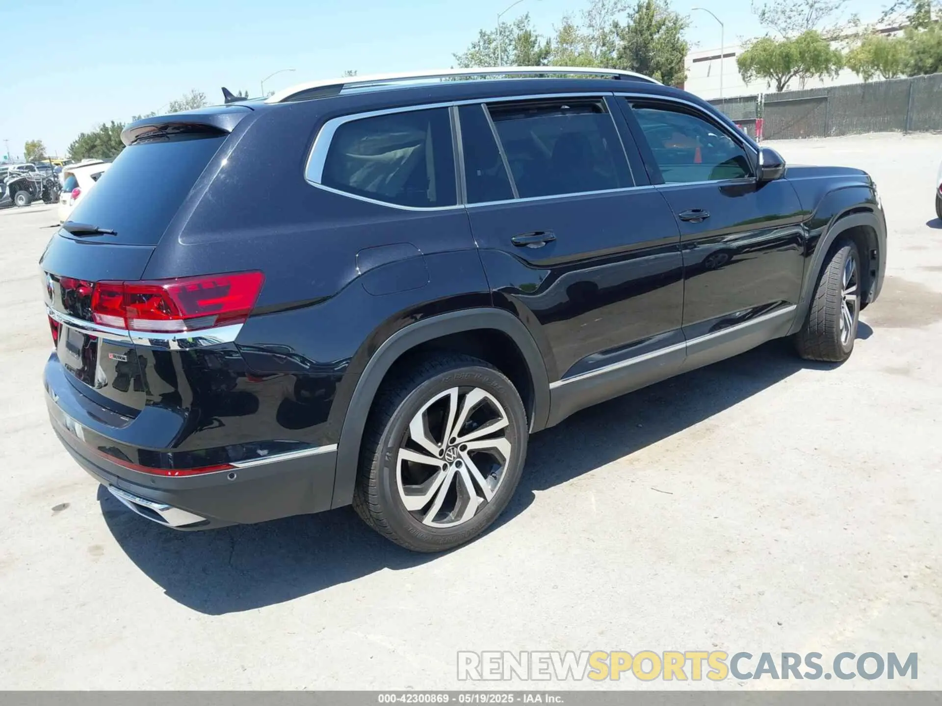 4 Photograph of a damaged car 1V2TR2CA9MC598336 VOLKSWAGEN ATLAS 2021