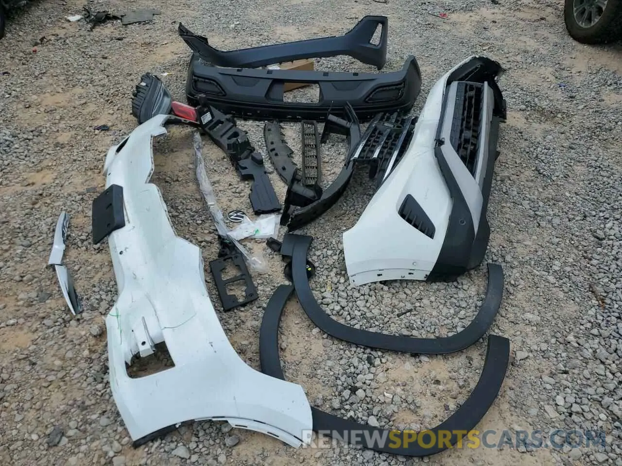 13 Photograph of a damaged car 1V2TR2CAXMC505873 VOLKSWAGEN ATLAS 2021