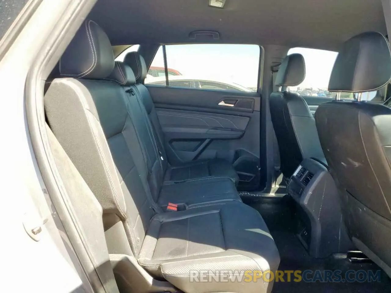 11 Photograph of a damaged car 1V2WE2CA3MC238133 VOLKSWAGEN ATLAS 2021