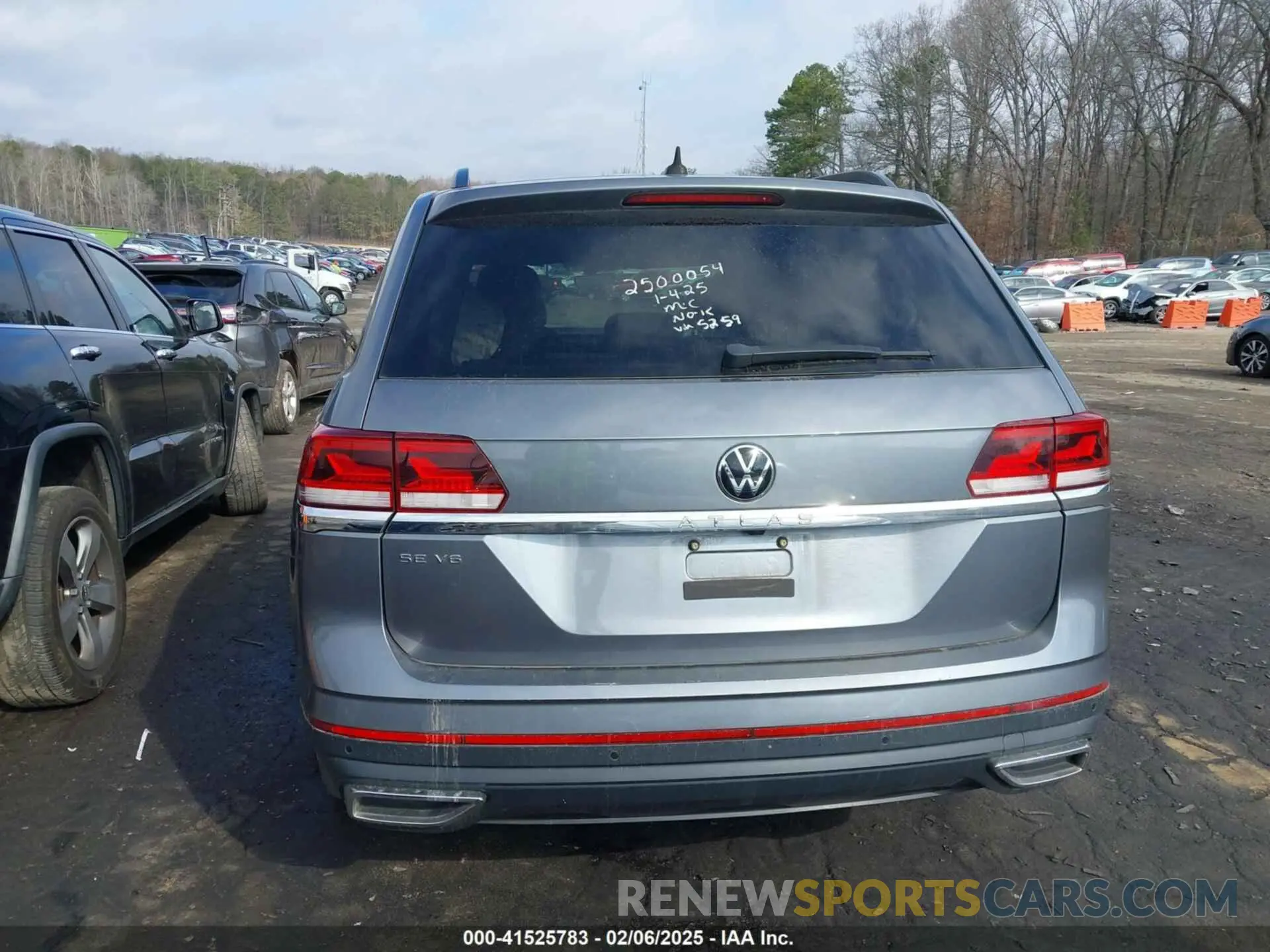 16 Photograph of a damaged car 1V2WR2CA0MC585259 VOLKSWAGEN ATLAS 2021