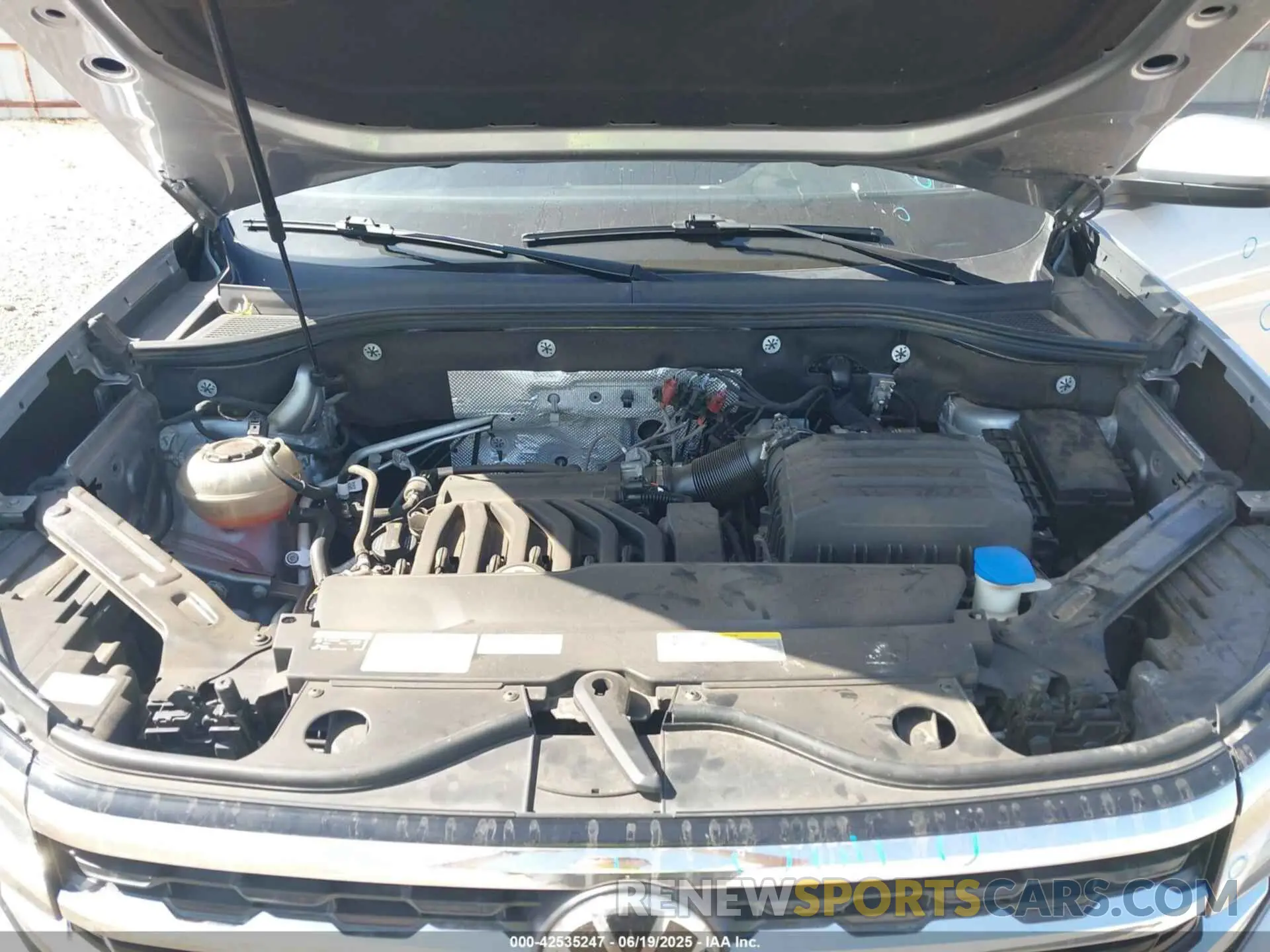 10 Photograph of a damaged car 1V2WR2CA0MC587903 VOLKSWAGEN ATLAS 2021