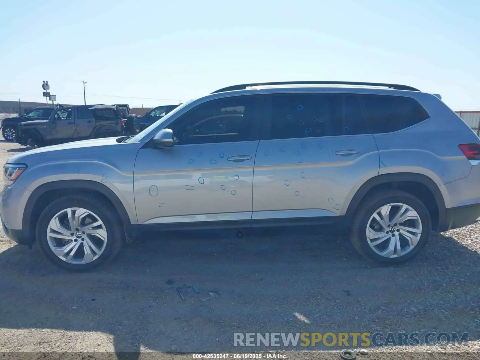 14 Photograph of a damaged car 1V2WR2CA0MC587903 VOLKSWAGEN ATLAS 2021