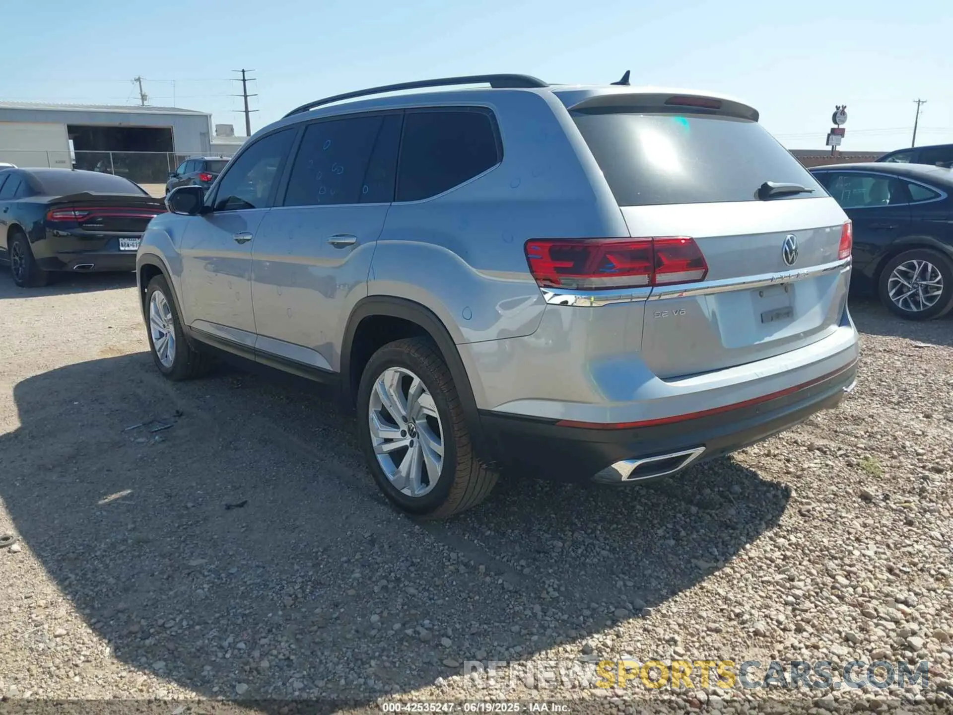 3 Photograph of a damaged car 1V2WR2CA0MC587903 VOLKSWAGEN ATLAS 2021
