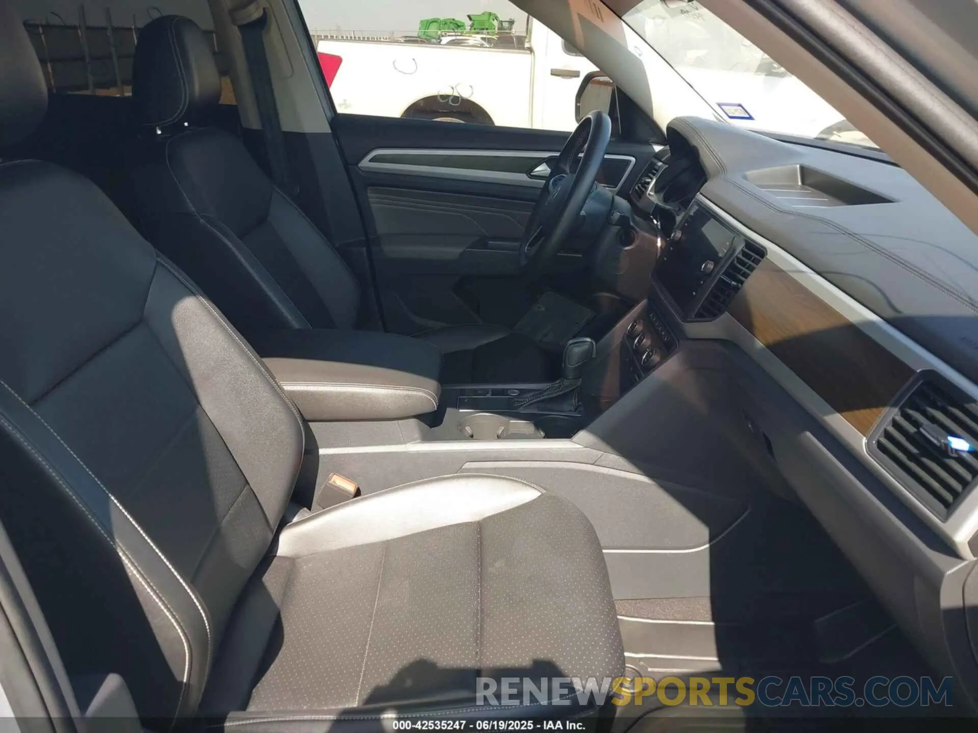 5 Photograph of a damaged car 1V2WR2CA0MC587903 VOLKSWAGEN ATLAS 2021