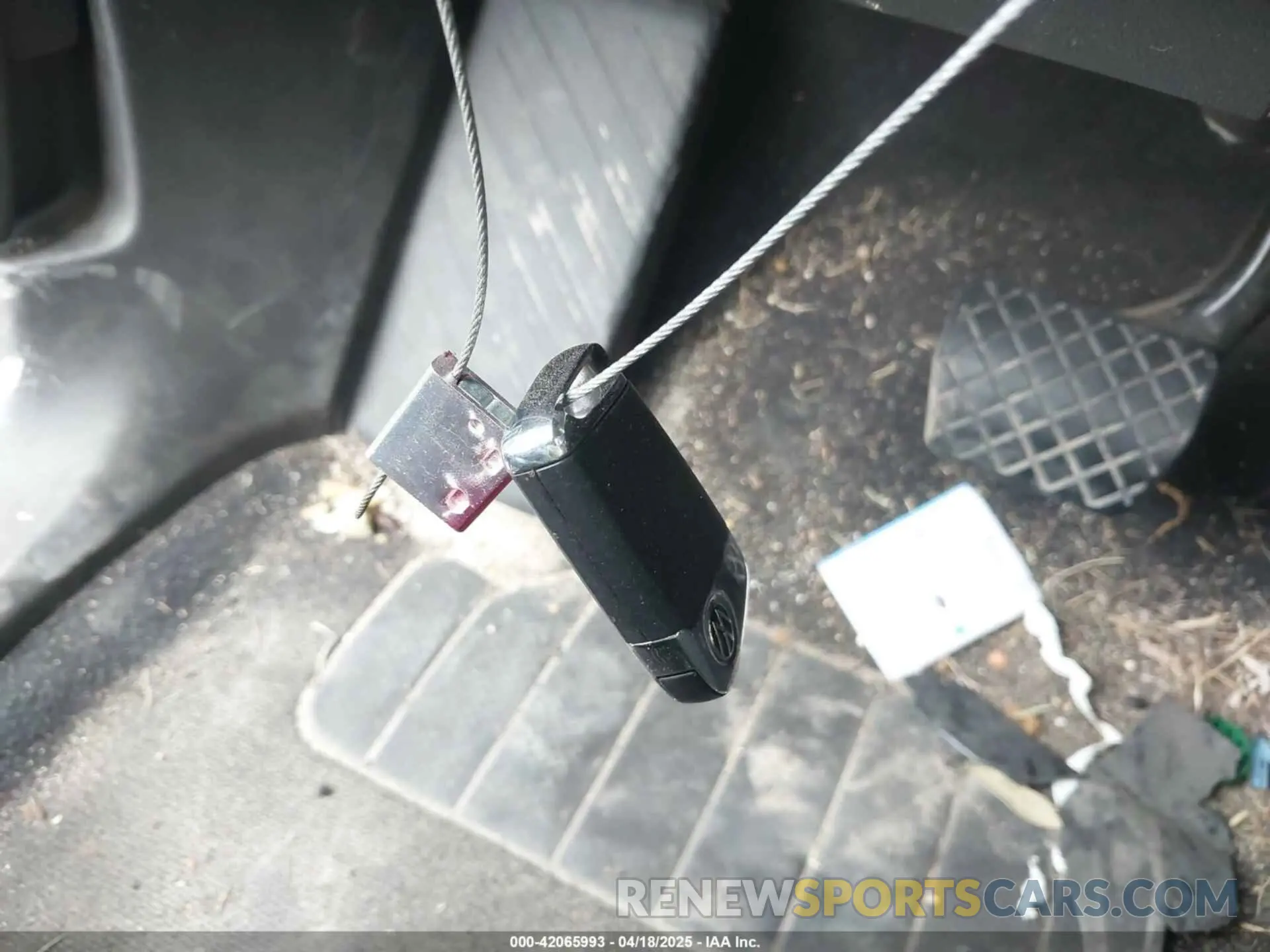 11 Photograph of a damaged car 1V2WR2CA3MC570349 VOLKSWAGEN ATLAS 2021