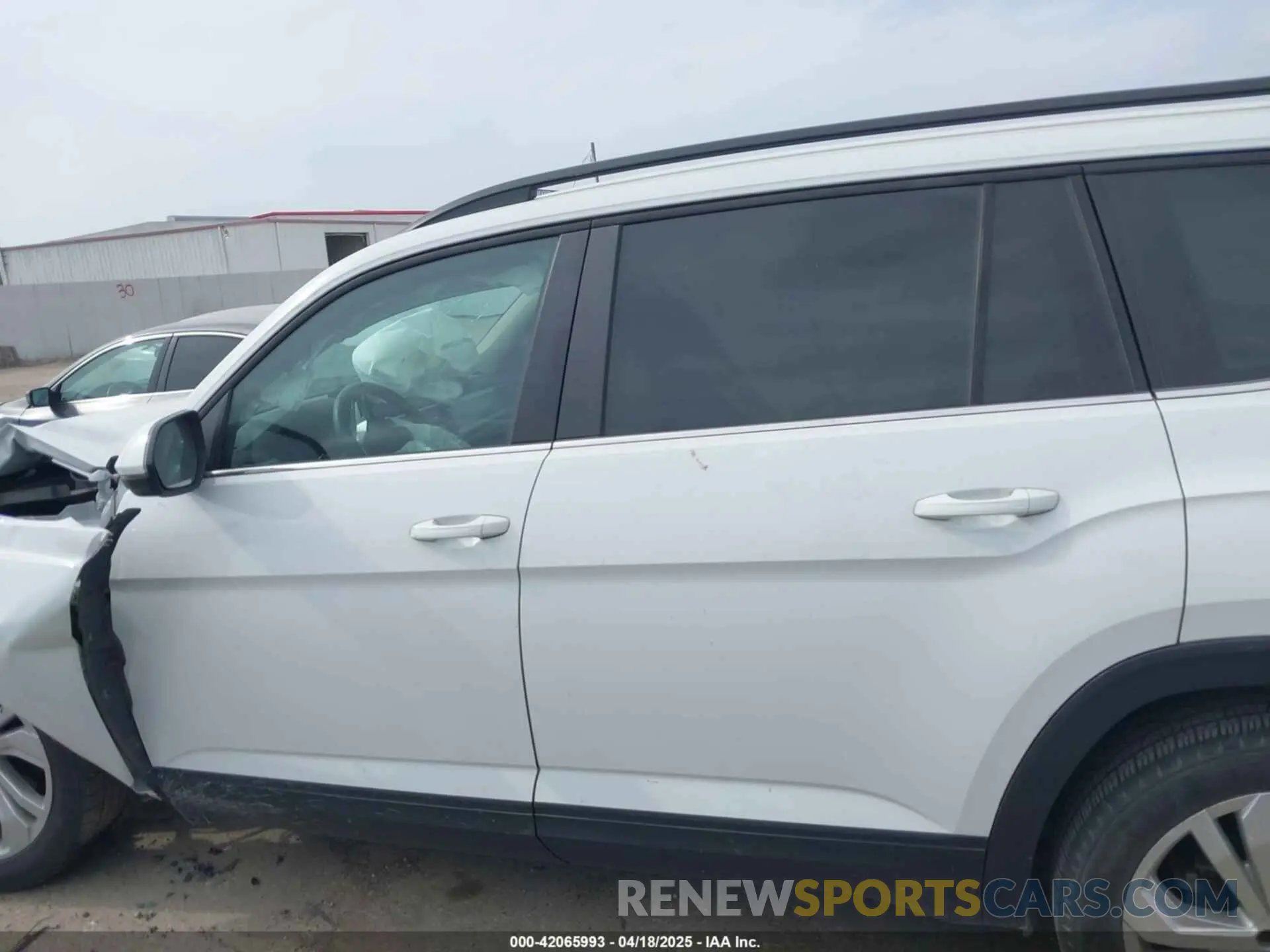 14 Photograph of a damaged car 1V2WR2CA3MC570349 VOLKSWAGEN ATLAS 2021