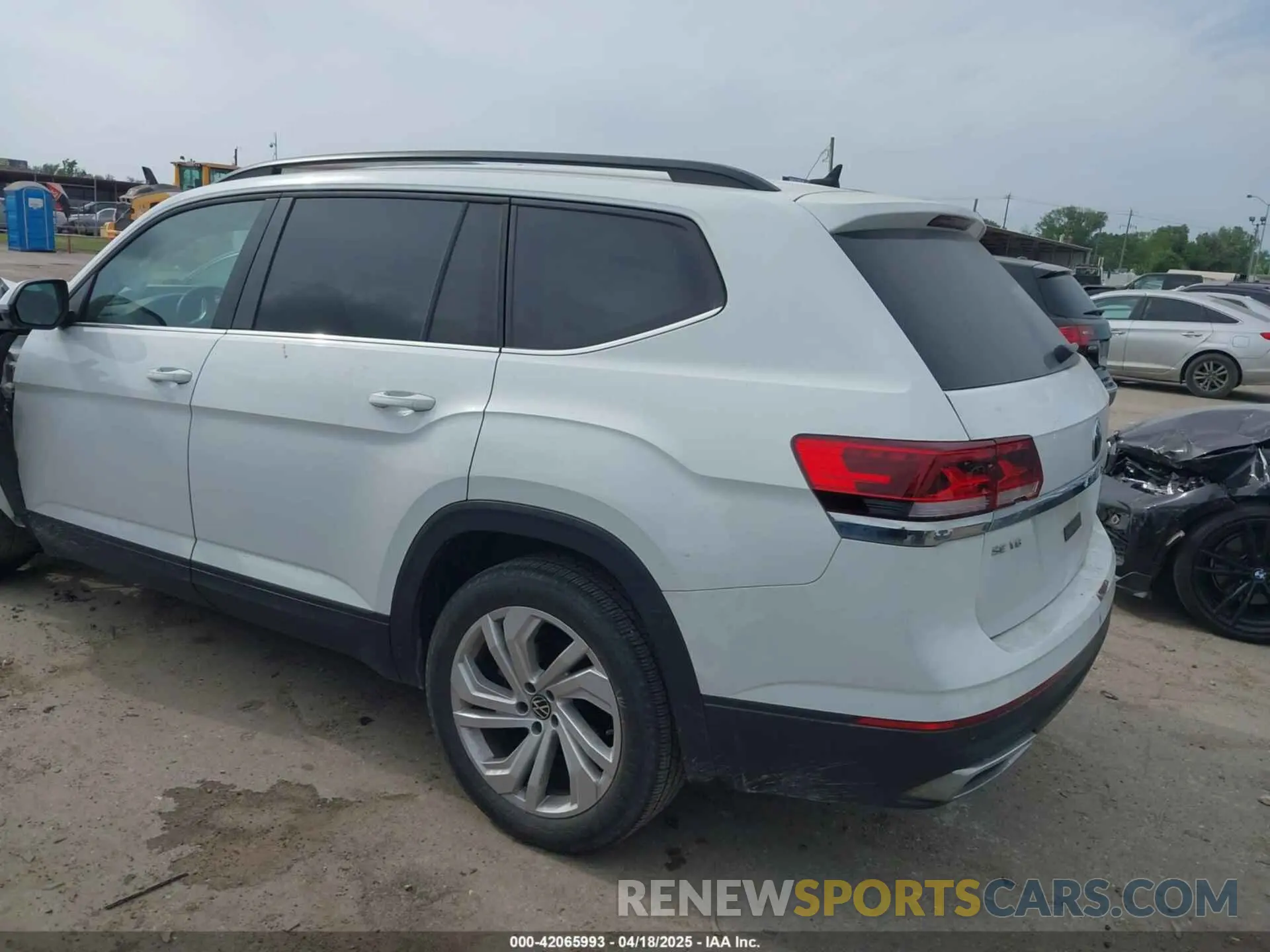 3 Photograph of a damaged car 1V2WR2CA3MC570349 VOLKSWAGEN ATLAS 2021