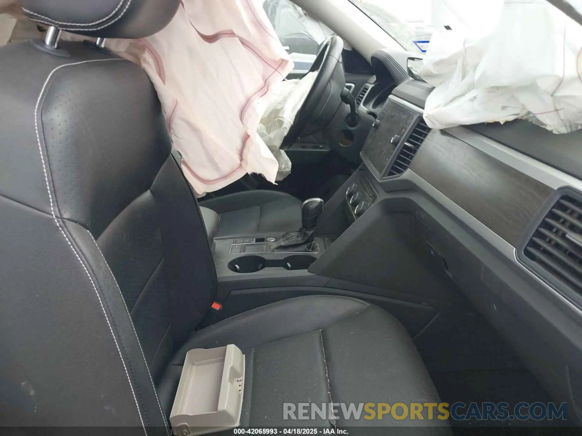 5 Photograph of a damaged car 1V2WR2CA3MC570349 VOLKSWAGEN ATLAS 2021