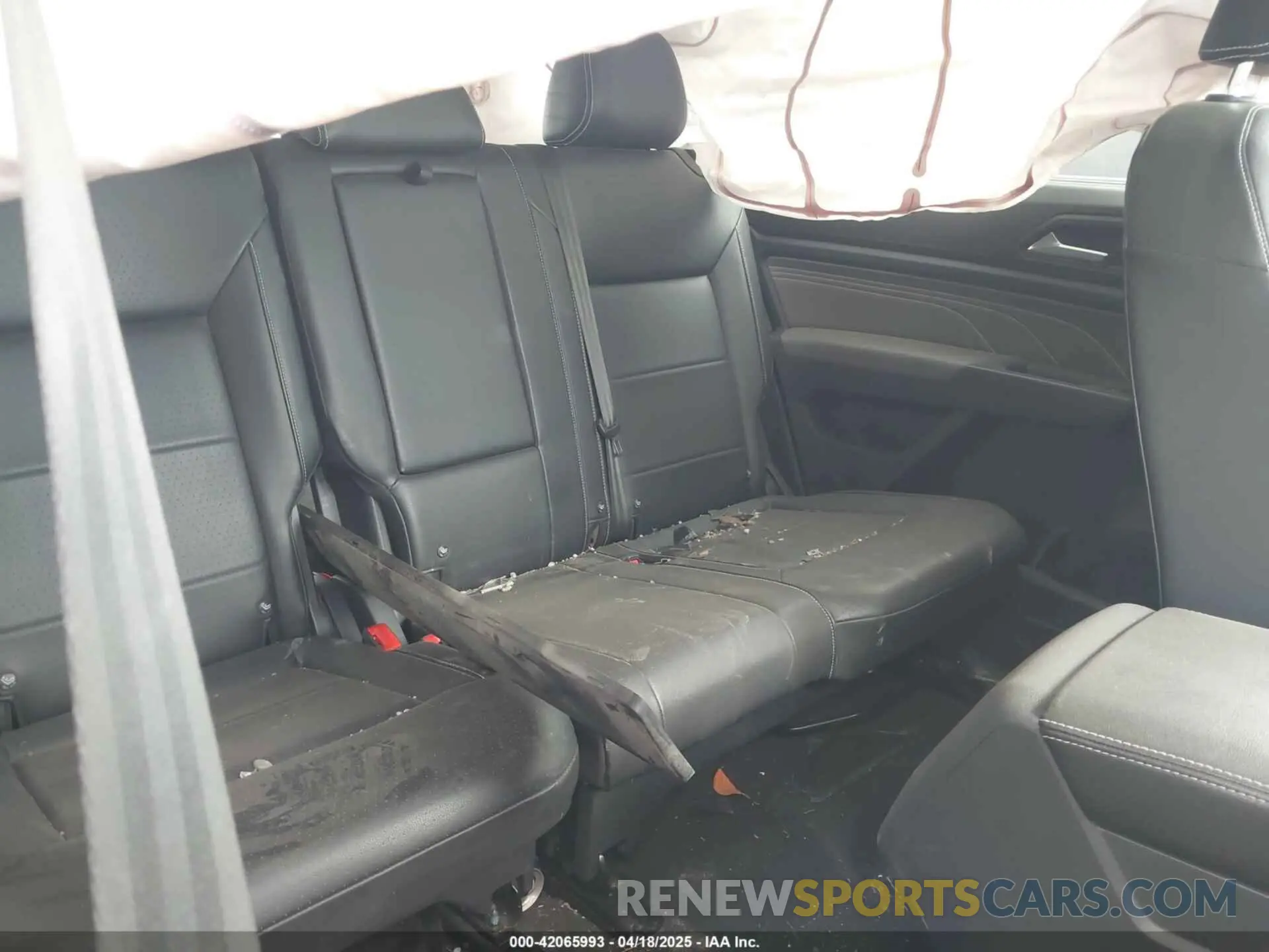 8 Photograph of a damaged car 1V2WR2CA3MC570349 VOLKSWAGEN ATLAS 2021