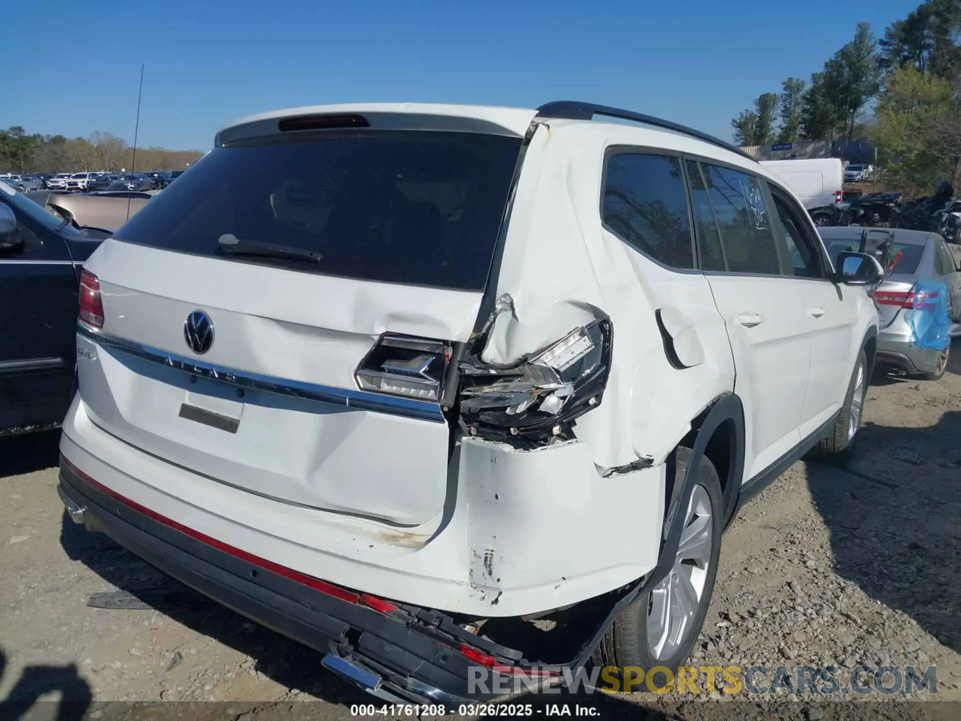 4 Photograph of a damaged car 1V2WR2CA3MC585840 VOLKSWAGEN ATLAS 2021