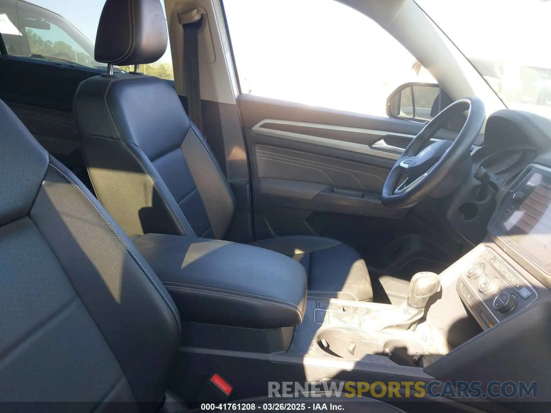 5 Photograph of a damaged car 1V2WR2CA3MC585840 VOLKSWAGEN ATLAS 2021