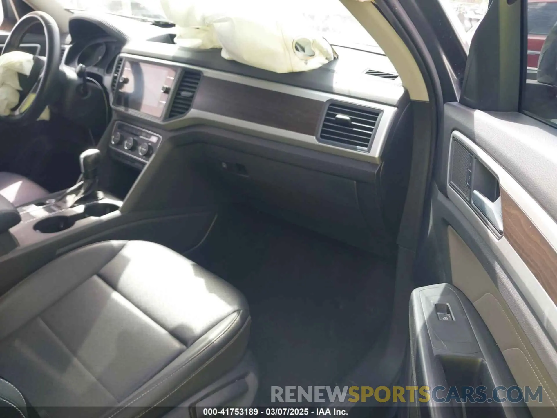 5 Photograph of a damaged car 1V2WR2CA4MC541958 VOLKSWAGEN ATLAS 2021