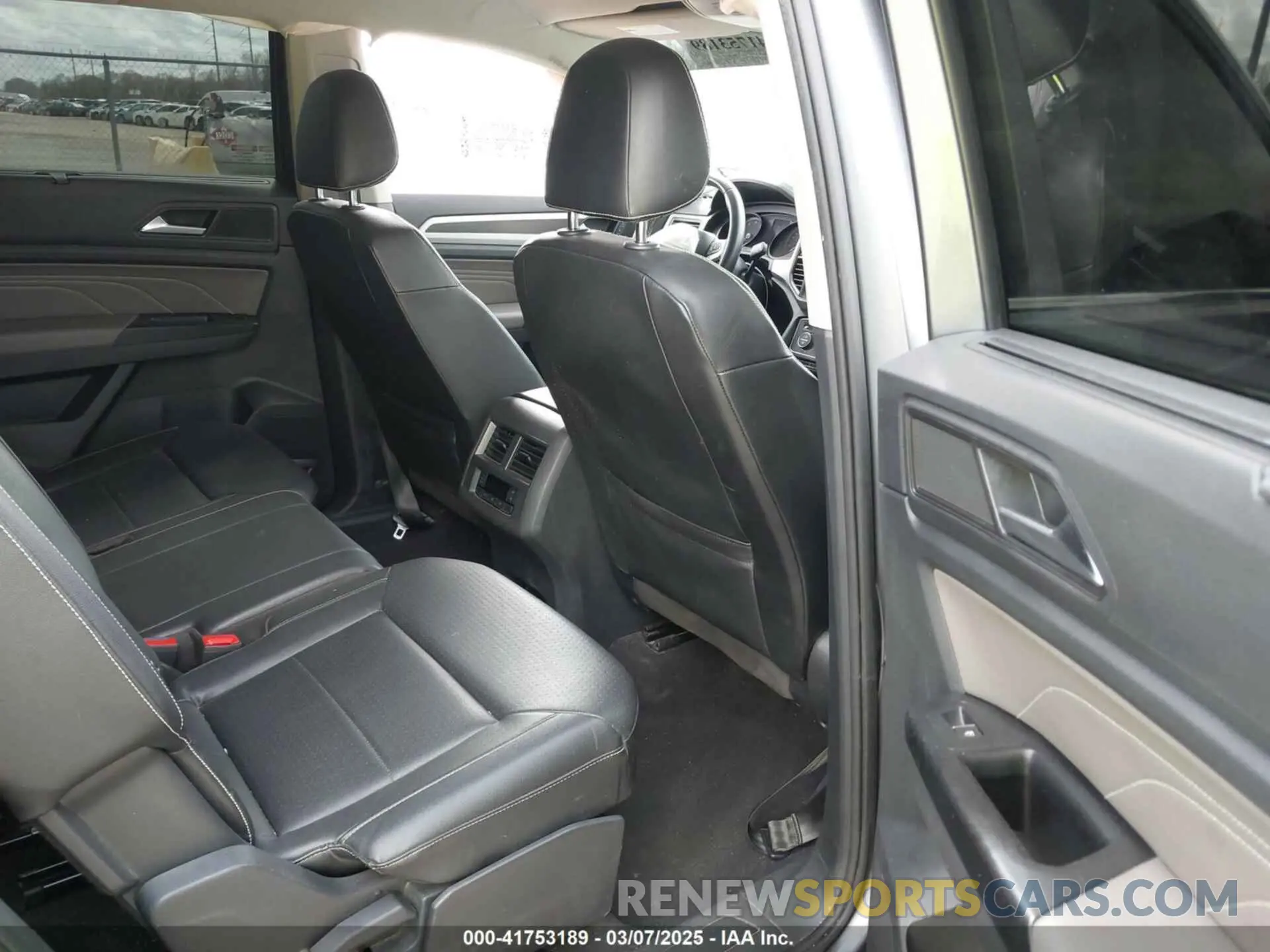 8 Photograph of a damaged car 1V2WR2CA4MC541958 VOLKSWAGEN ATLAS 2021