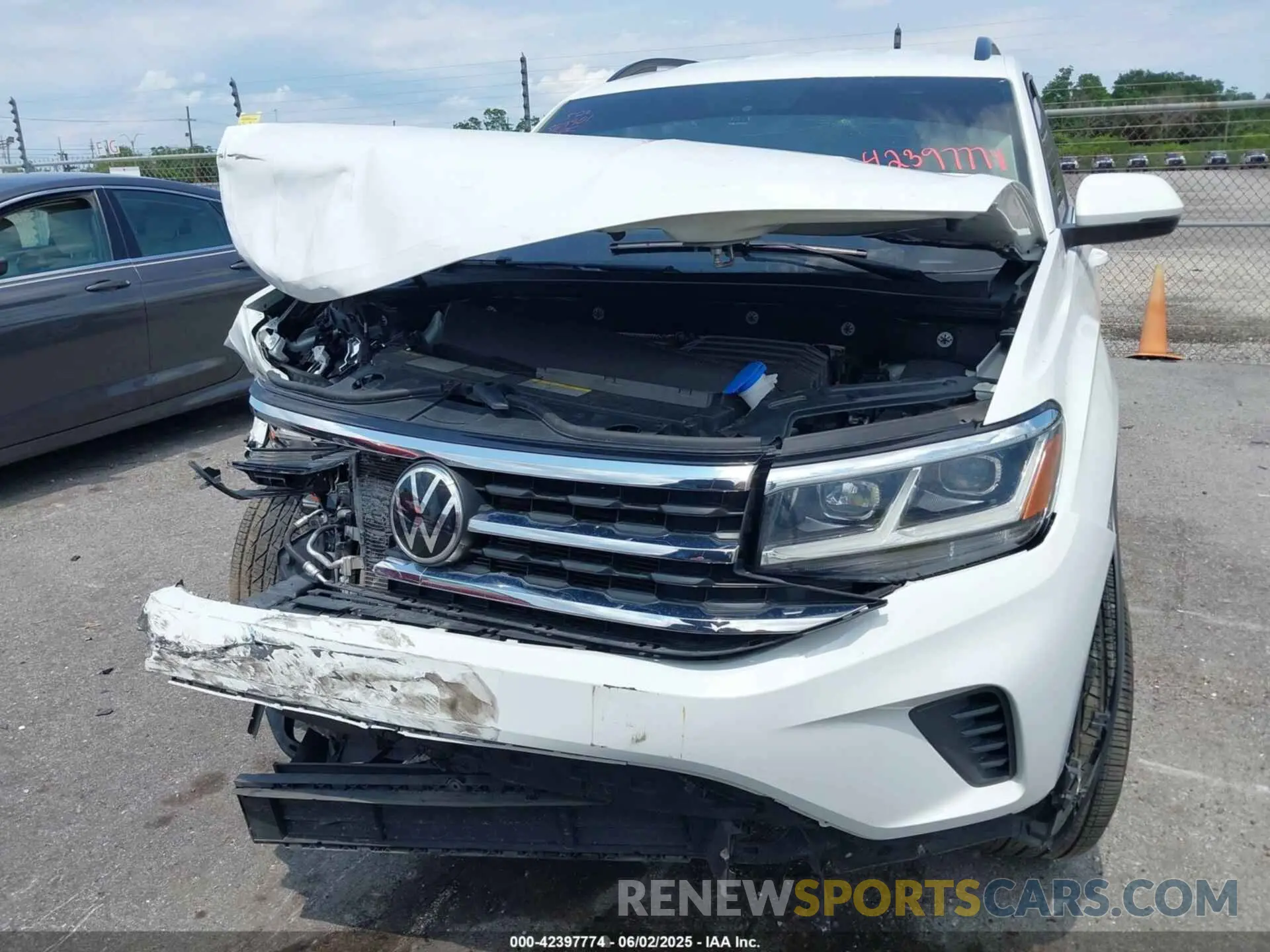 12 Photograph of a damaged car 1V2WR2CA5MC569901 VOLKSWAGEN ATLAS 2021