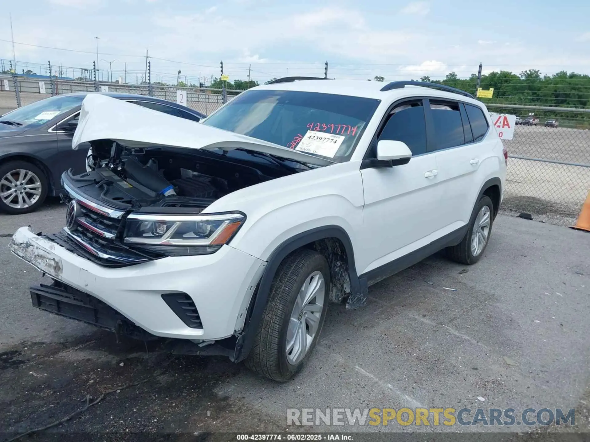 14 Photograph of a damaged car 1V2WR2CA5MC569901 VOLKSWAGEN ATLAS 2021