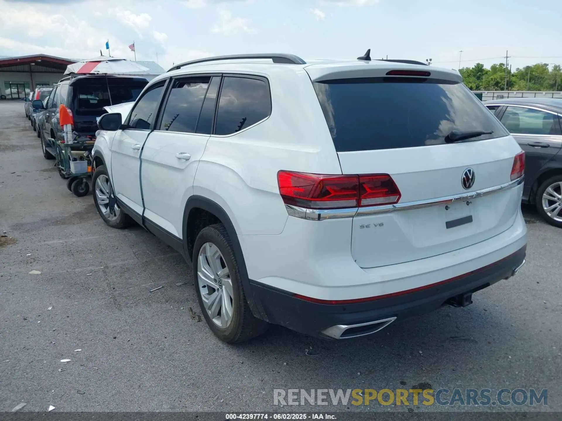 3 Photograph of a damaged car 1V2WR2CA5MC569901 VOLKSWAGEN ATLAS 2021