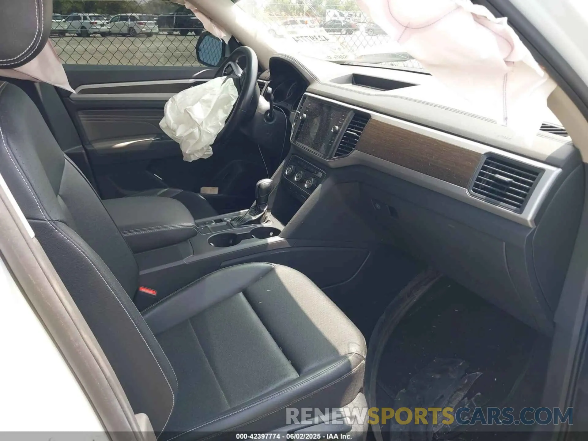 5 Photograph of a damaged car 1V2WR2CA5MC569901 VOLKSWAGEN ATLAS 2021