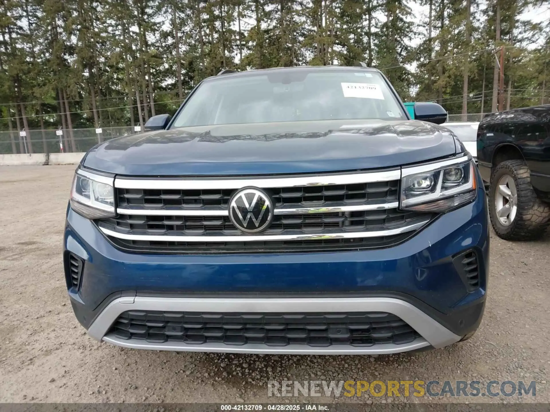 11 Photograph of a damaged car 1V2WR2CA7MC568779 VOLKSWAGEN ATLAS 2021
