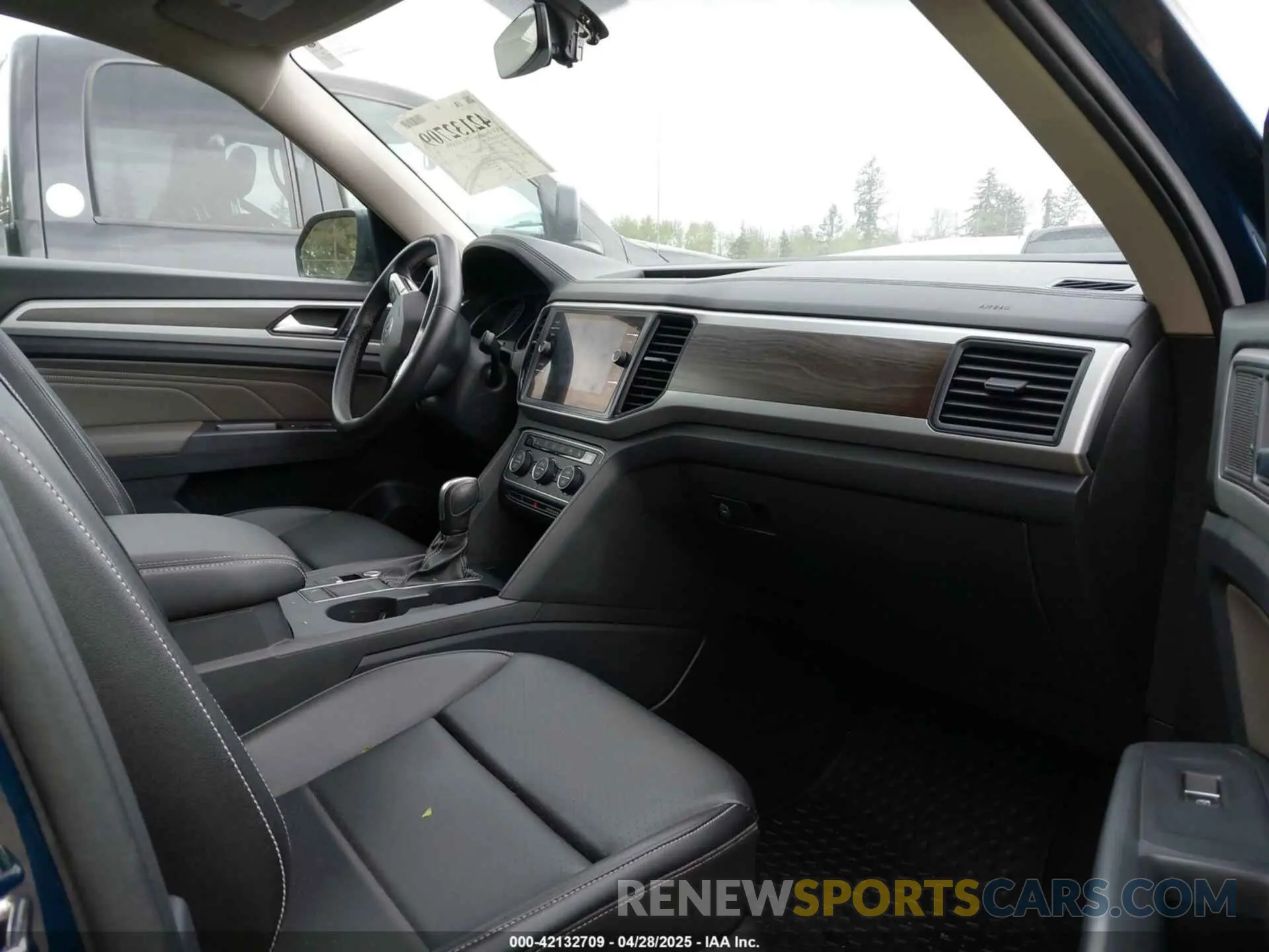 5 Photograph of a damaged car 1V2WR2CA7MC568779 VOLKSWAGEN ATLAS 2021