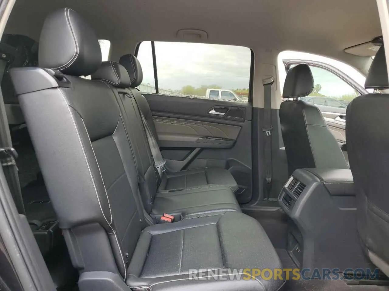 11 Photograph of a damaged car 1V2WR2CA8MC537427 VOLKSWAGEN ATLAS 2021
