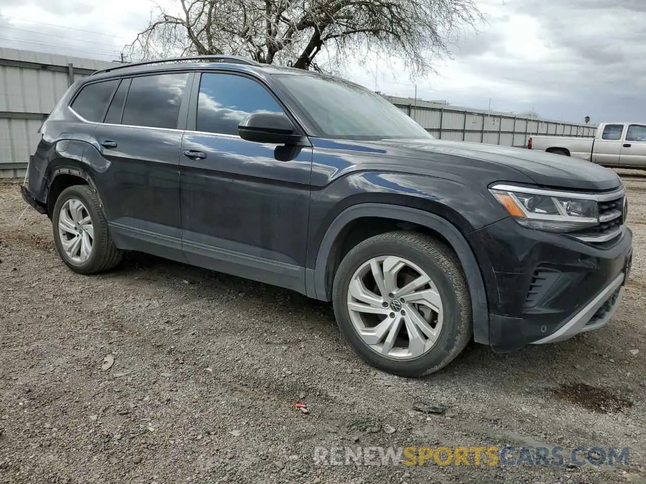 4 Photograph of a damaged car 1V2WR2CA8MC537427 VOLKSWAGEN ATLAS 2021