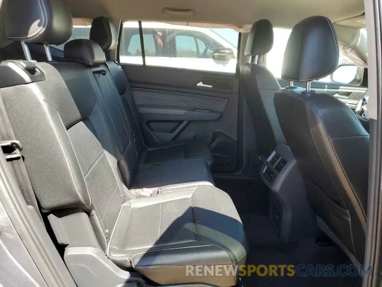 11 Photograph of a damaged car 1V2WR2CA8MC578236 VOLKSWAGEN ATLAS 2021
