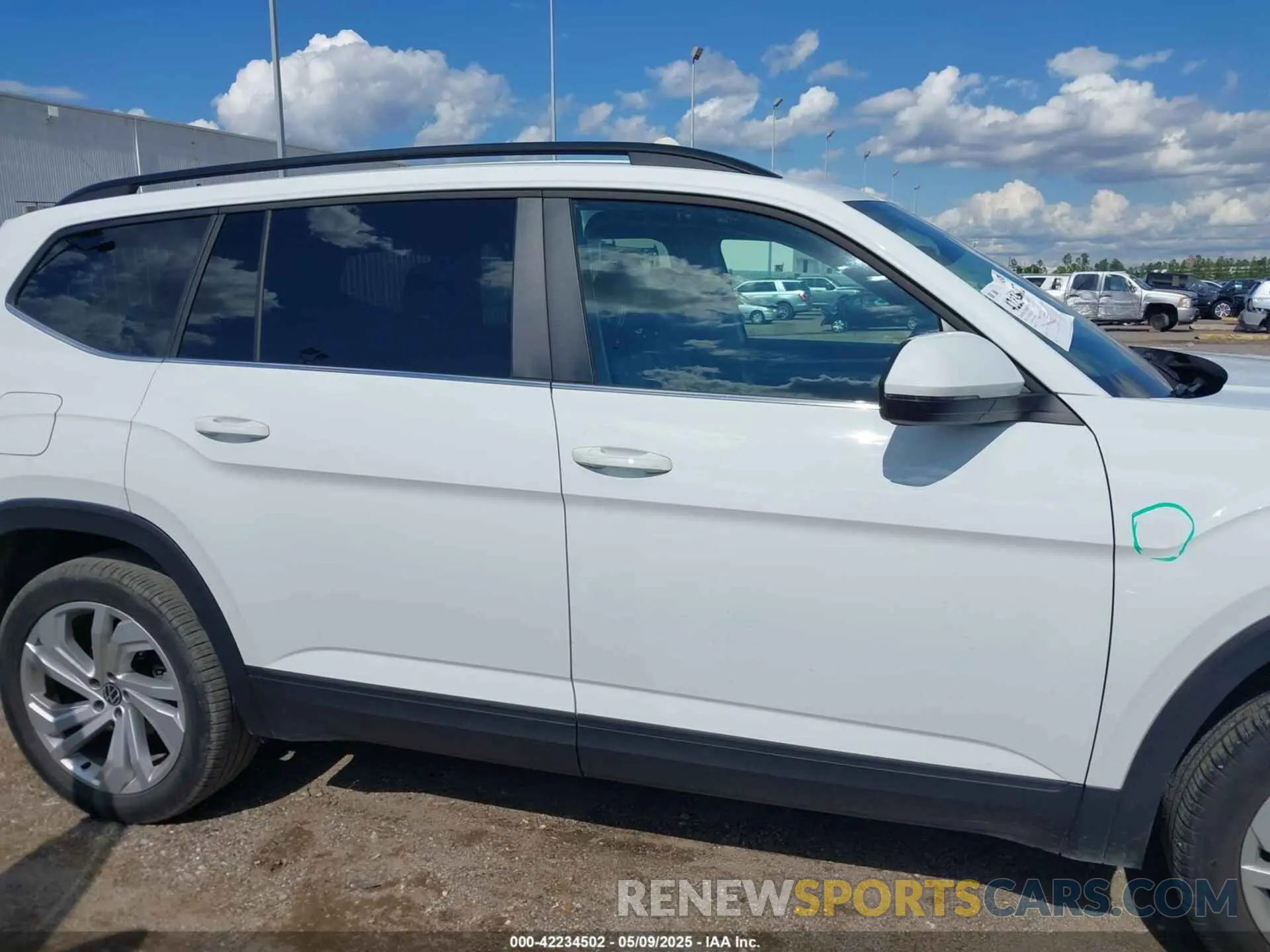 13 Photograph of a damaged car 1V2WR2CA9MC585700 VOLKSWAGEN ATLAS 2021