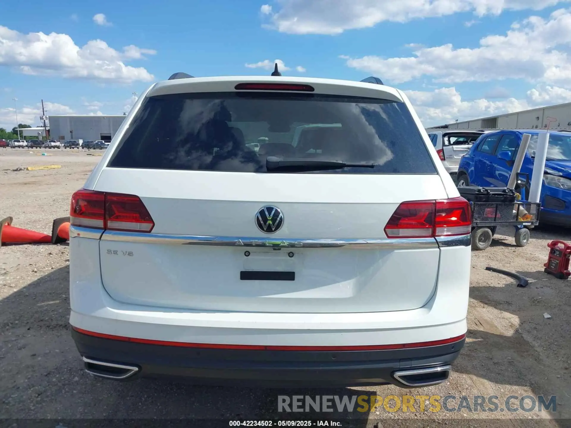 16 Photograph of a damaged car 1V2WR2CA9MC585700 VOLKSWAGEN ATLAS 2021