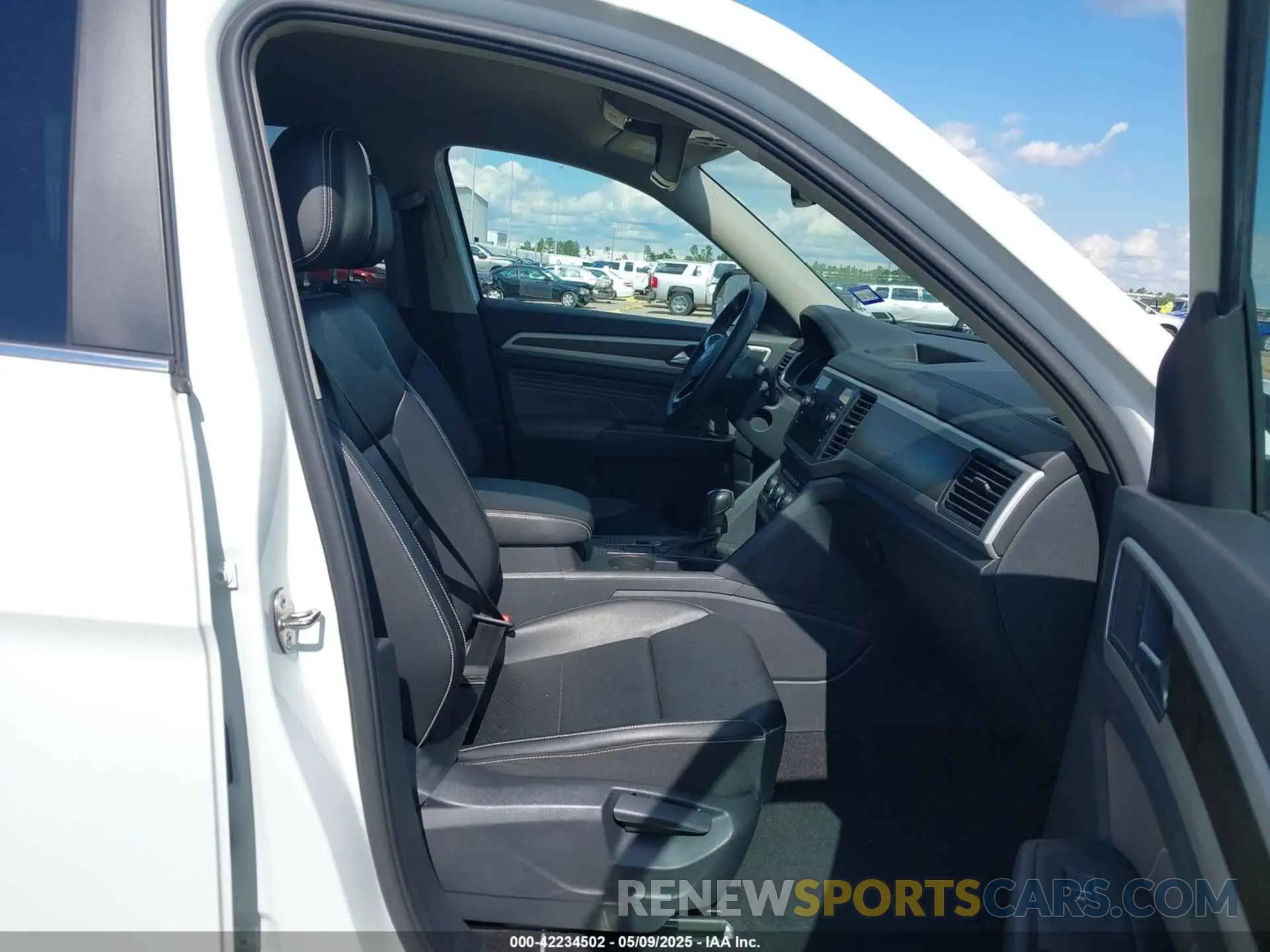 5 Photograph of a damaged car 1V2WR2CA9MC585700 VOLKSWAGEN ATLAS 2021
