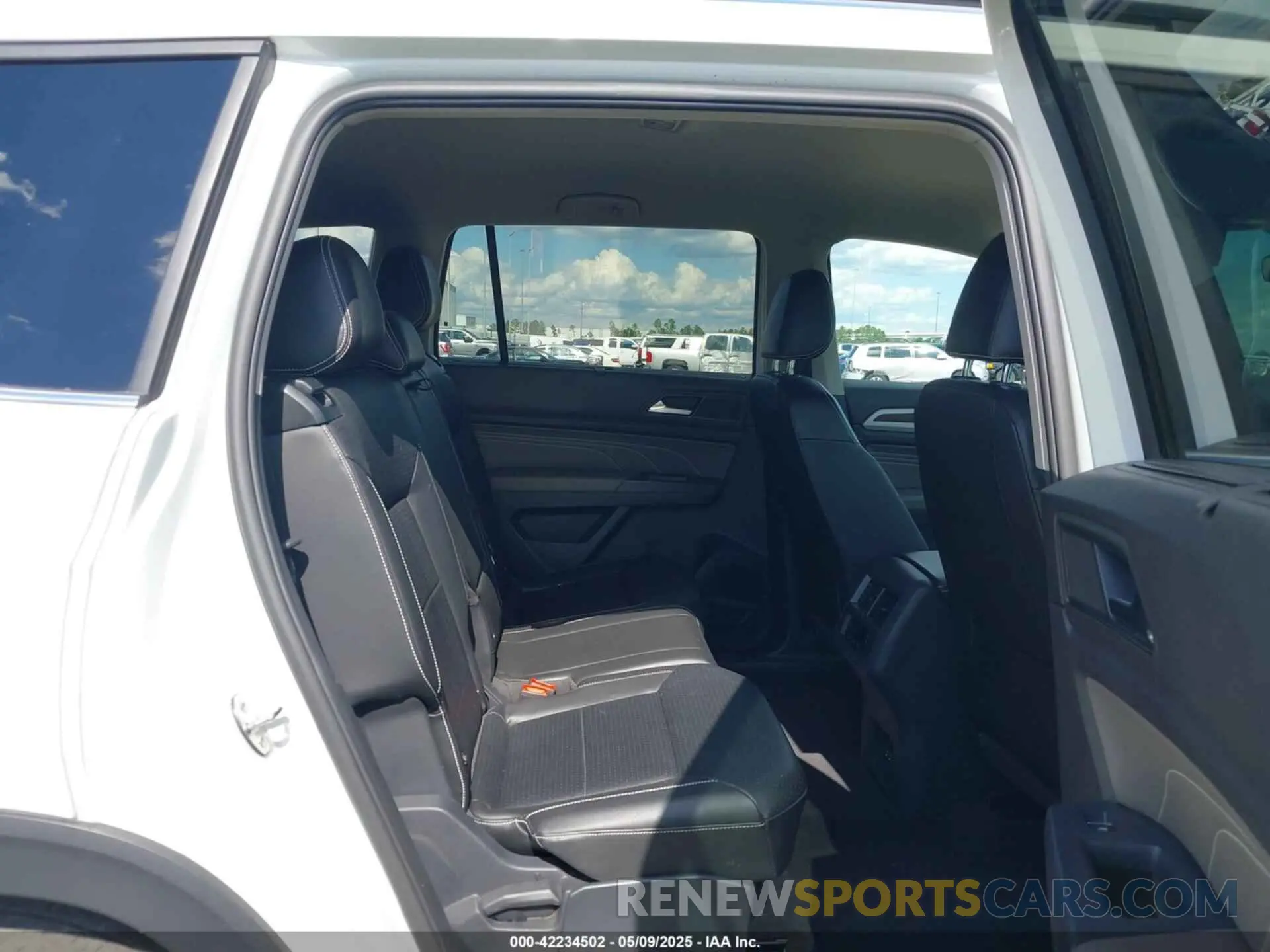 8 Photograph of a damaged car 1V2WR2CA9MC585700 VOLKSWAGEN ATLAS 2021