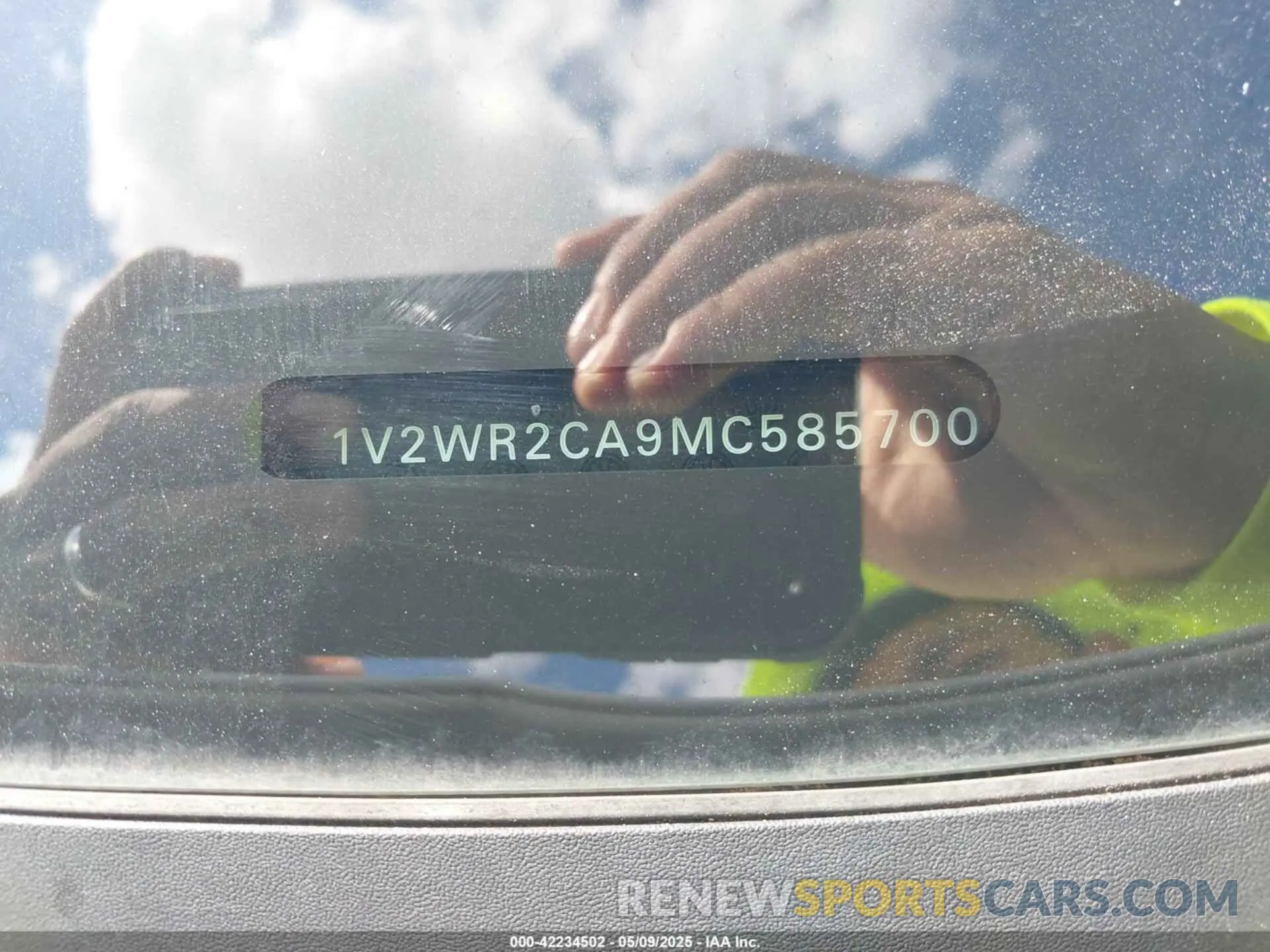 9 Photograph of a damaged car 1V2WR2CA9MC585700 VOLKSWAGEN ATLAS 2021