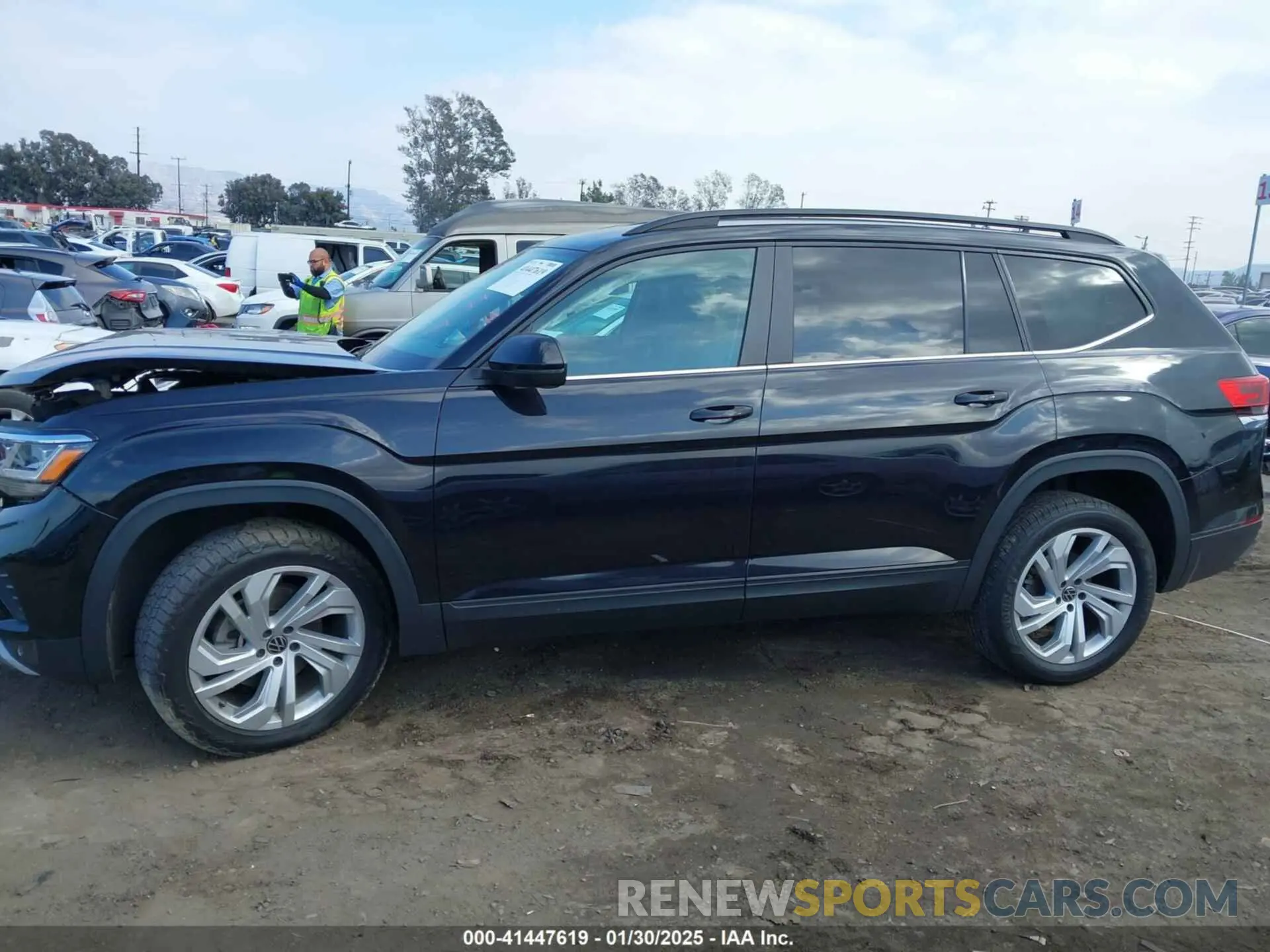 14 Photograph of a damaged car 1V2WR2CAXMC558294 VOLKSWAGEN ATLAS 2021