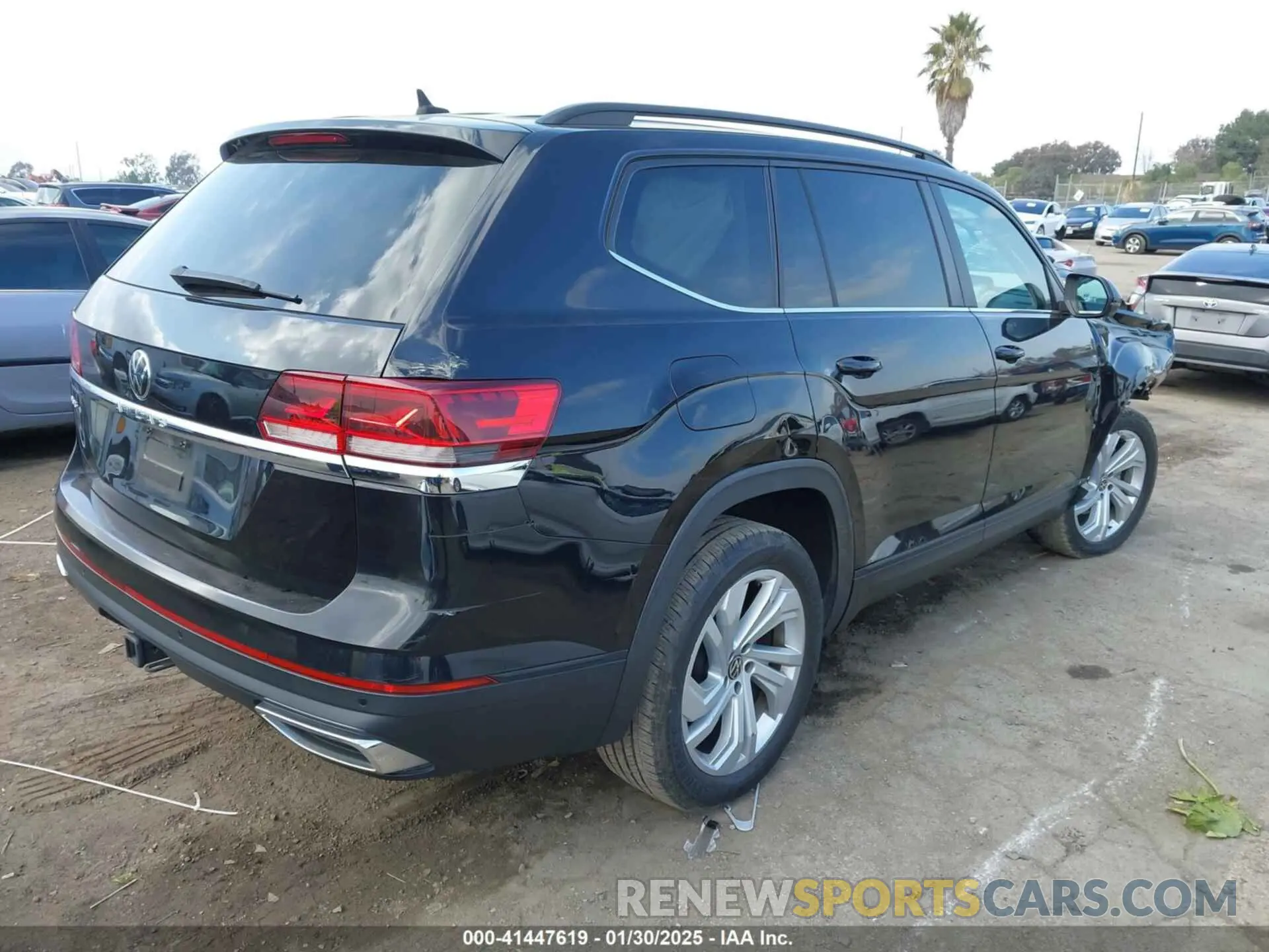 4 Photograph of a damaged car 1V2WR2CAXMC558294 VOLKSWAGEN ATLAS 2021