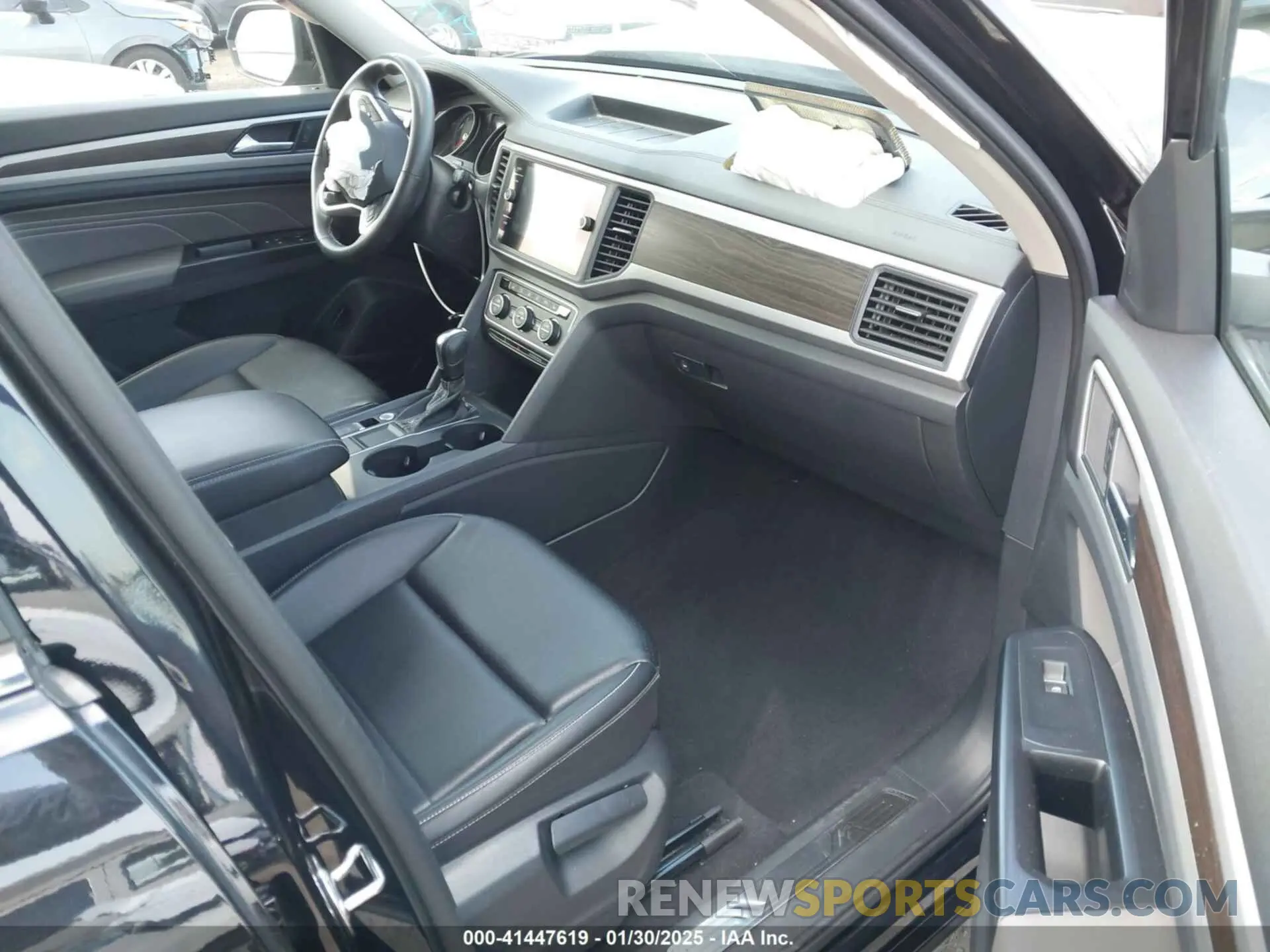 5 Photograph of a damaged car 1V2WR2CAXMC558294 VOLKSWAGEN ATLAS 2021