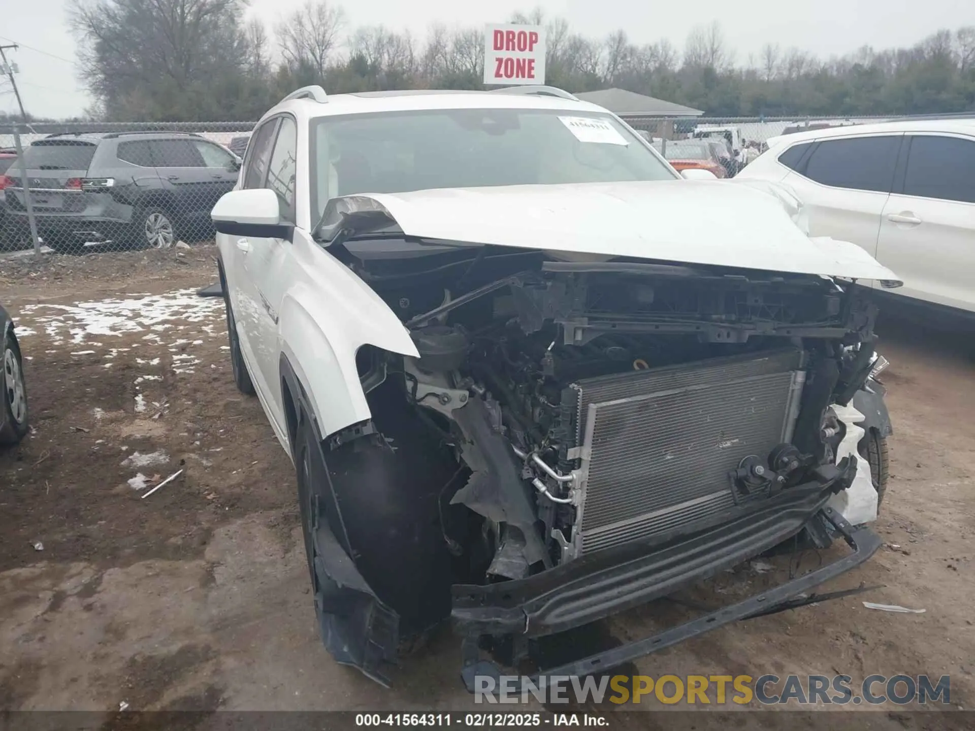 1 Photograph of a damaged car 1V2AR2CA0NC507334 VOLKSWAGEN ATLAS 2022