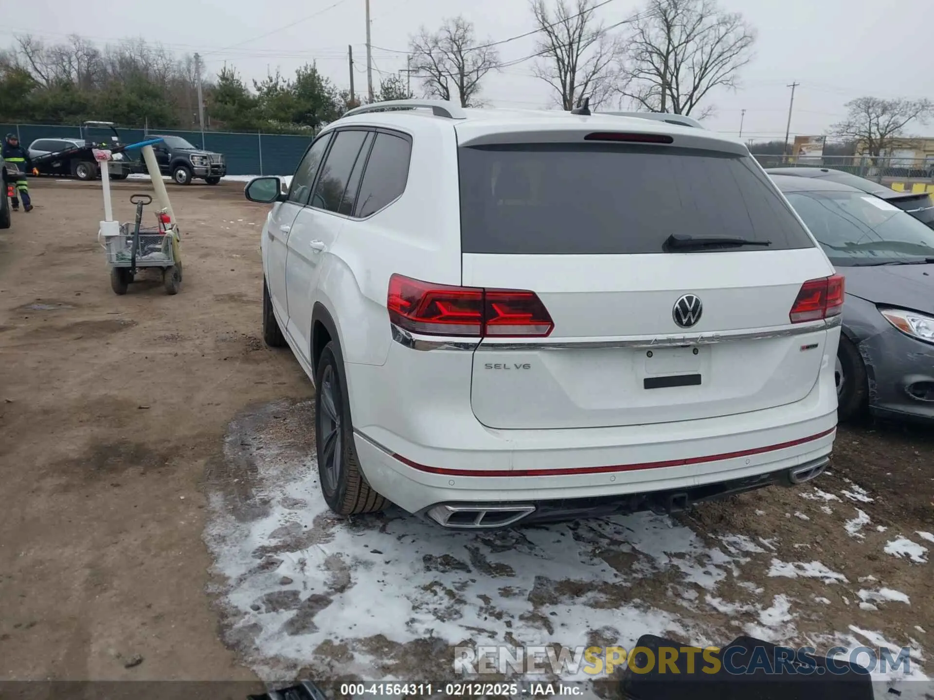 3 Photograph of a damaged car 1V2AR2CA0NC507334 VOLKSWAGEN ATLAS 2022