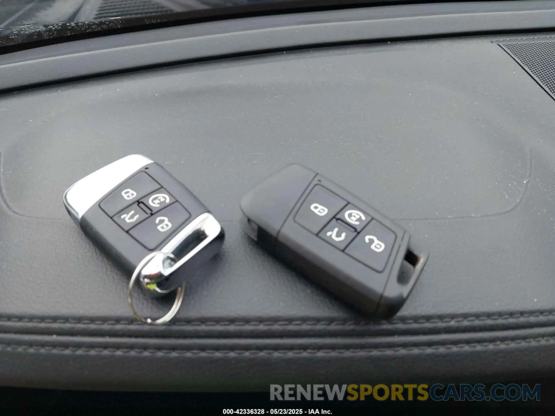 11 Photograph of a damaged car 1V2AR2CA2NC521381 VOLKSWAGEN ATLAS 2022