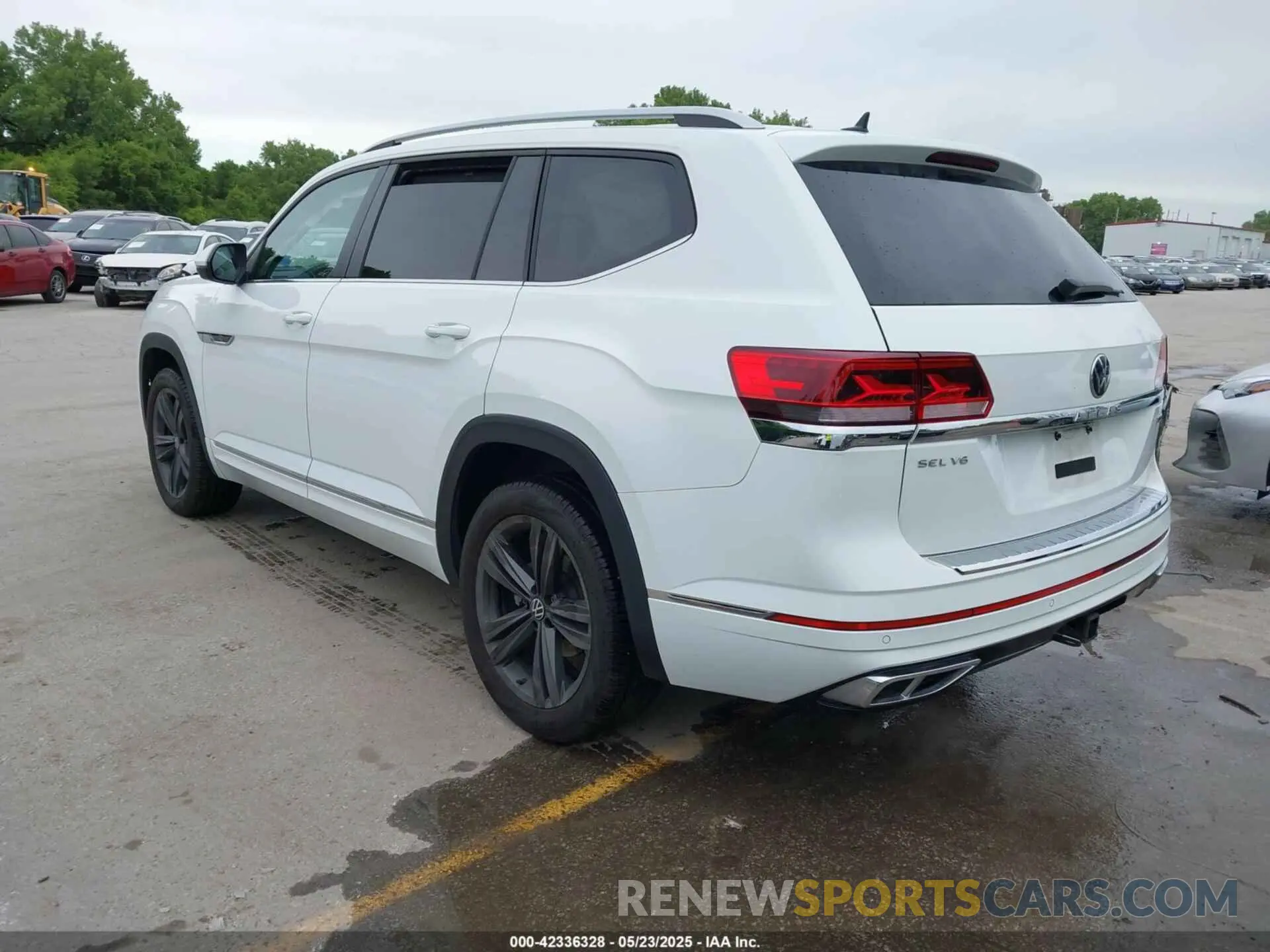 3 Photograph of a damaged car 1V2AR2CA2NC521381 VOLKSWAGEN ATLAS 2022