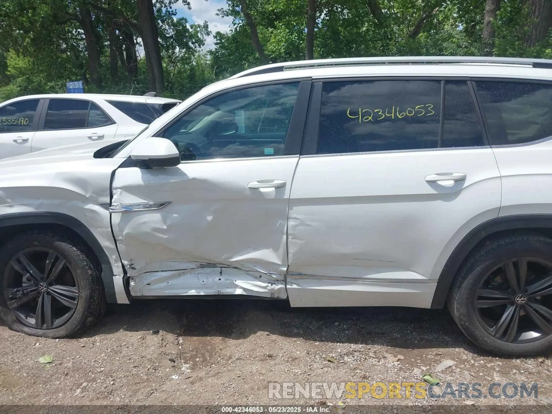 14 Photograph of a damaged car 1V2AR2CA2NC547804 VOLKSWAGEN ATLAS 2022