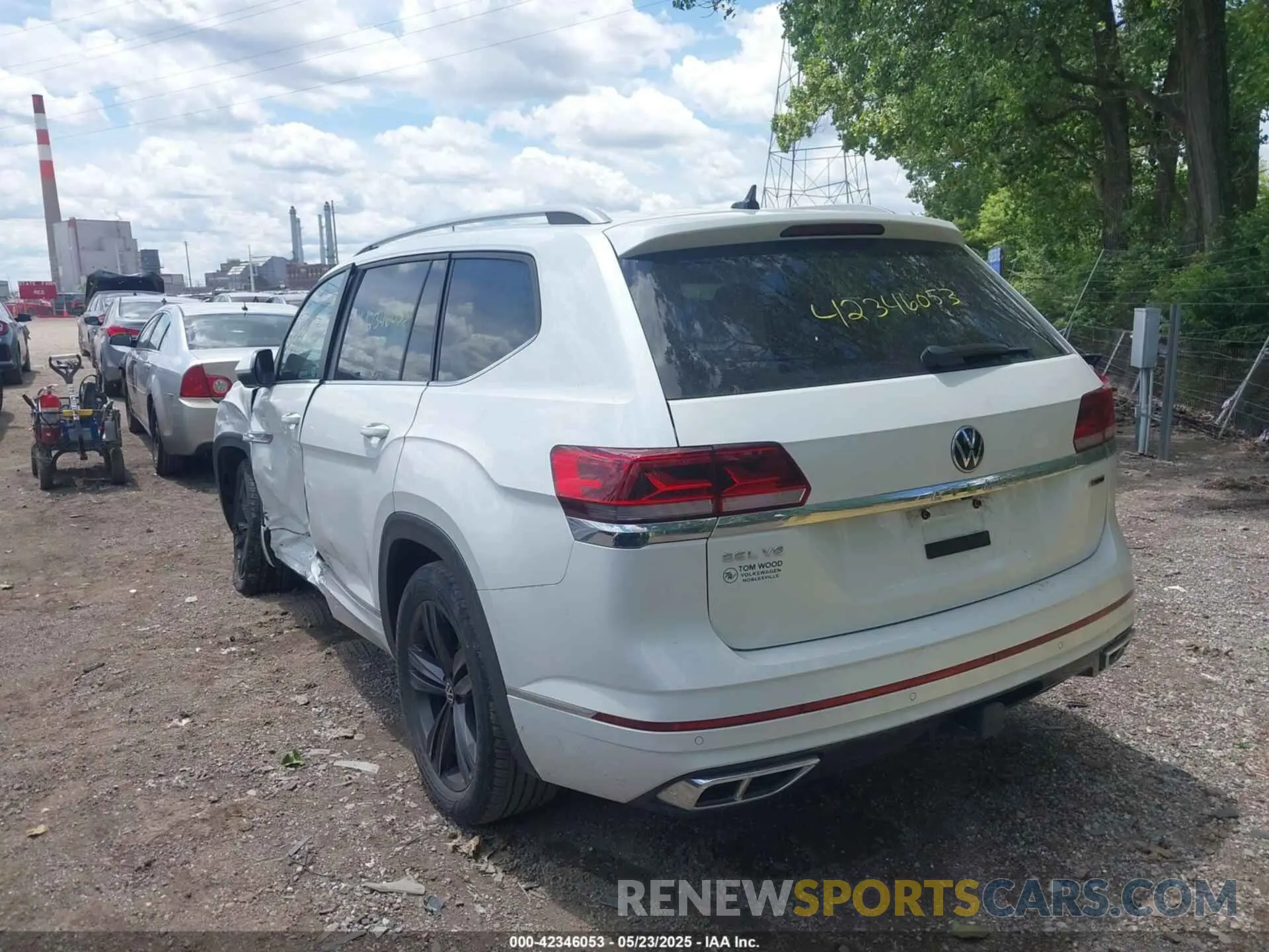 3 Photograph of a damaged car 1V2AR2CA2NC547804 VOLKSWAGEN ATLAS 2022