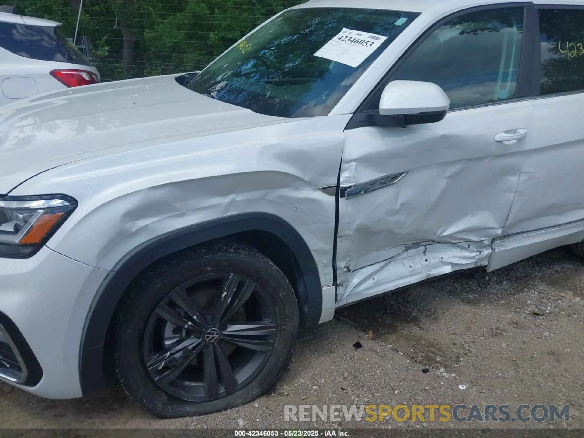 6 Photograph of a damaged car 1V2AR2CA2NC547804 VOLKSWAGEN ATLAS 2022