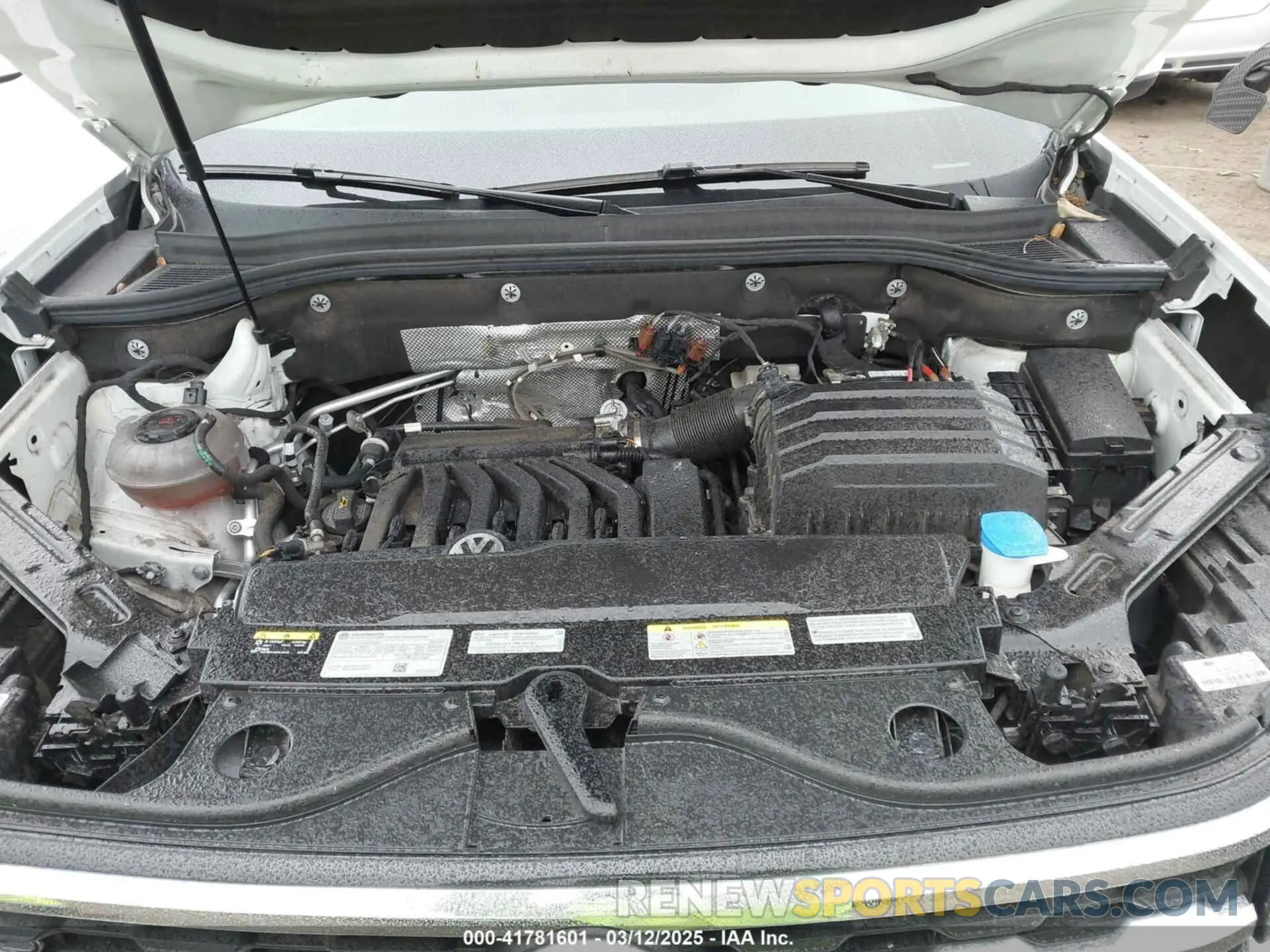 10 Photograph of a damaged car 1V2AR2CA5NC548221 VOLKSWAGEN ATLAS 2022