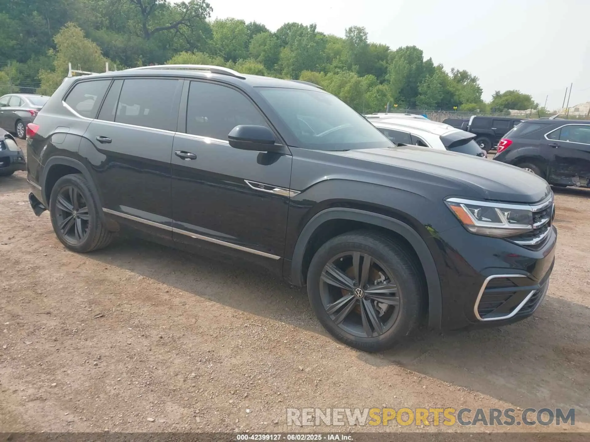1 Photograph of a damaged car 1V2AR2CA8NC520817 VOLKSWAGEN ATLAS 2022