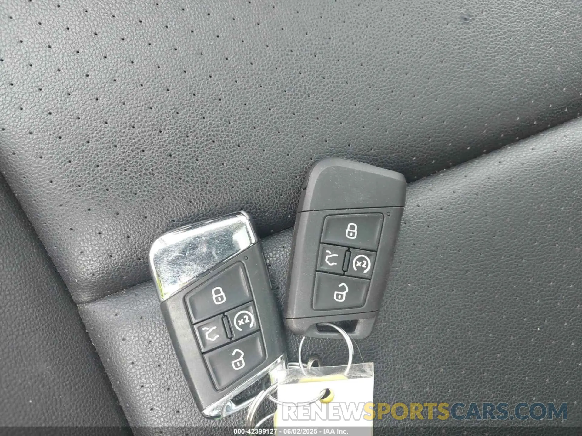 11 Photograph of a damaged car 1V2AR2CA8NC520817 VOLKSWAGEN ATLAS 2022