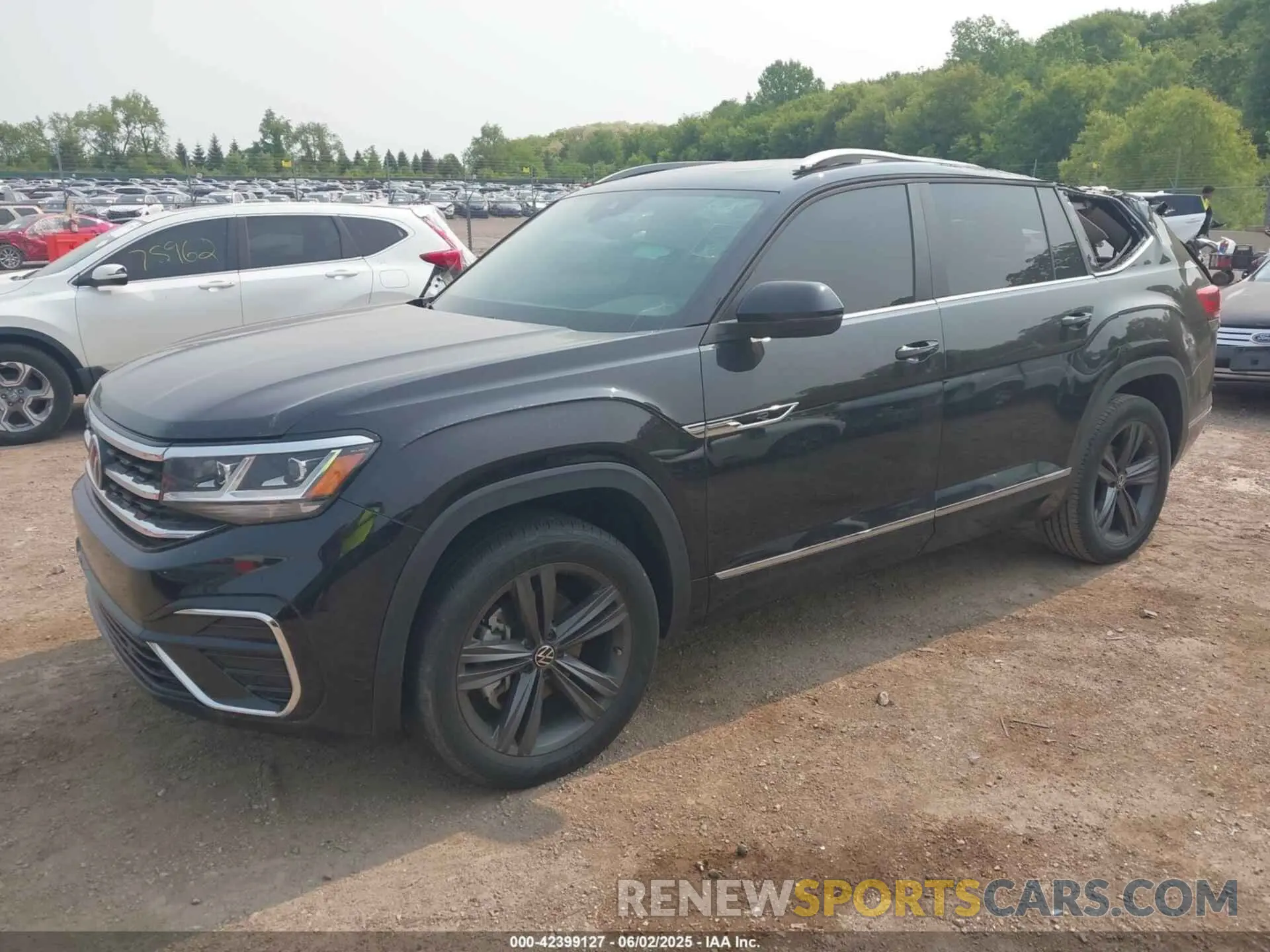 2 Photograph of a damaged car 1V2AR2CA8NC520817 VOLKSWAGEN ATLAS 2022